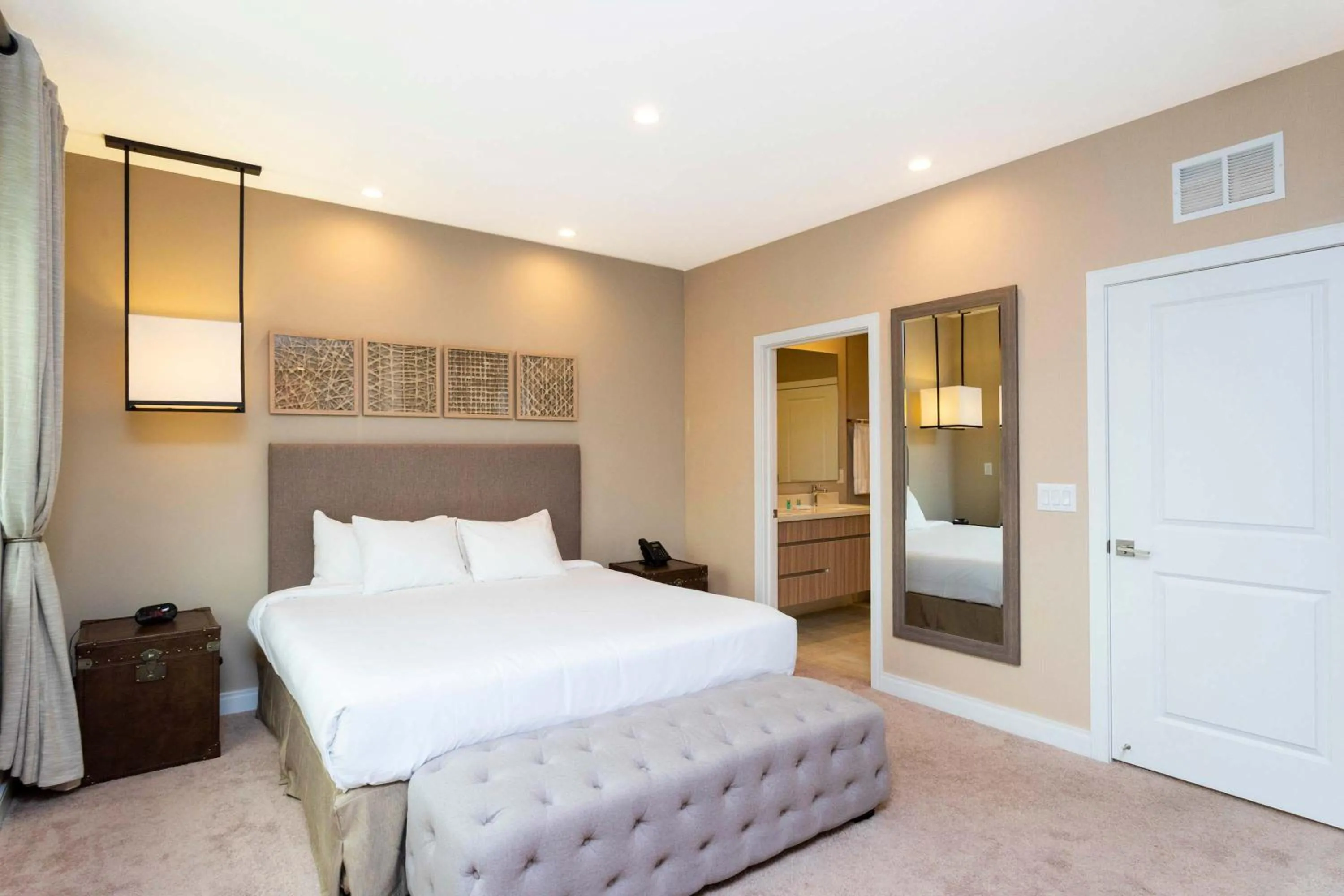 Bed in Gorgeous 4Bd Close to Disney @ Magic Village 7581