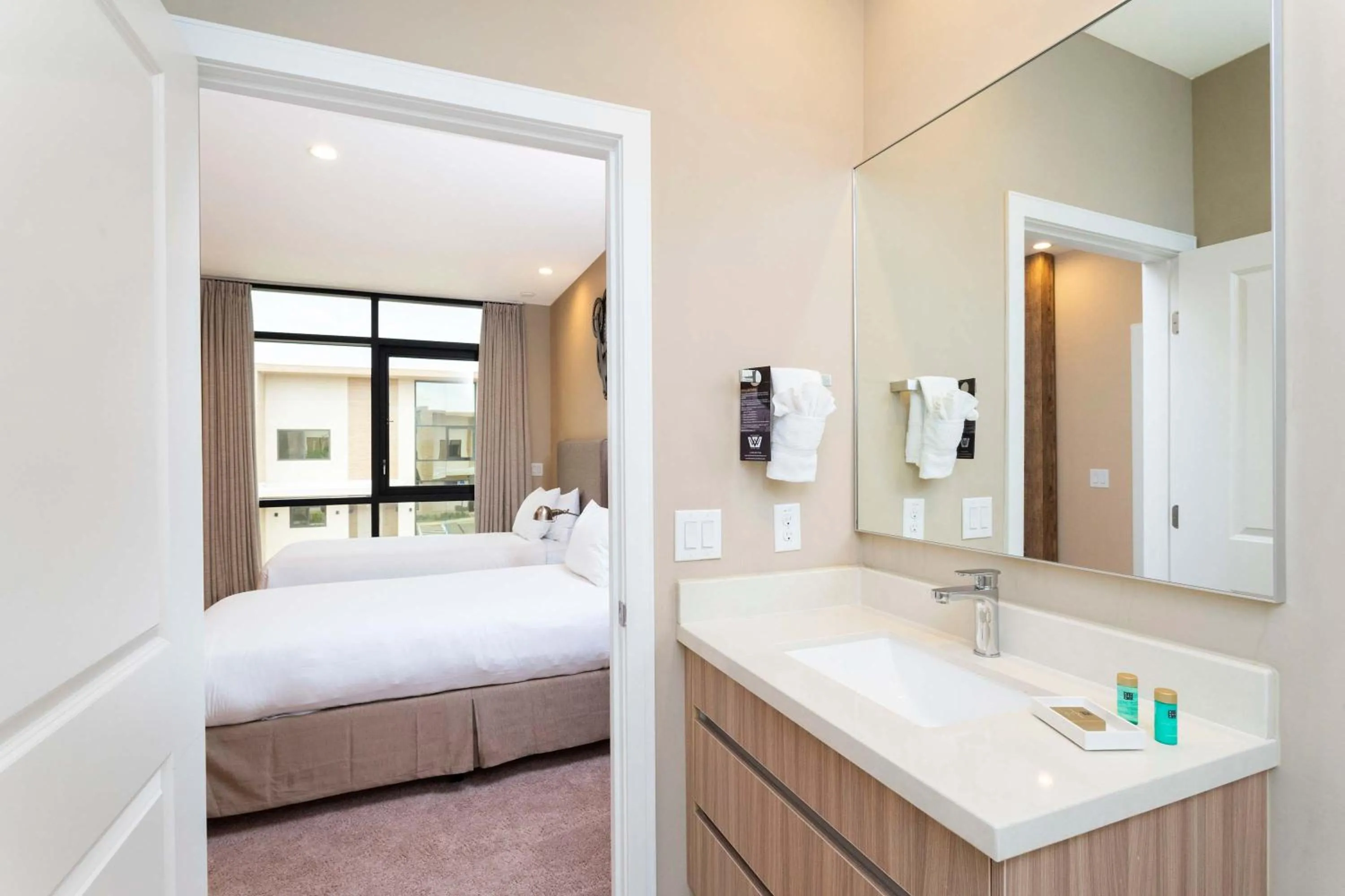 Bed in Gorgeous 4Bd Close to Disney @ Magic Village 7581