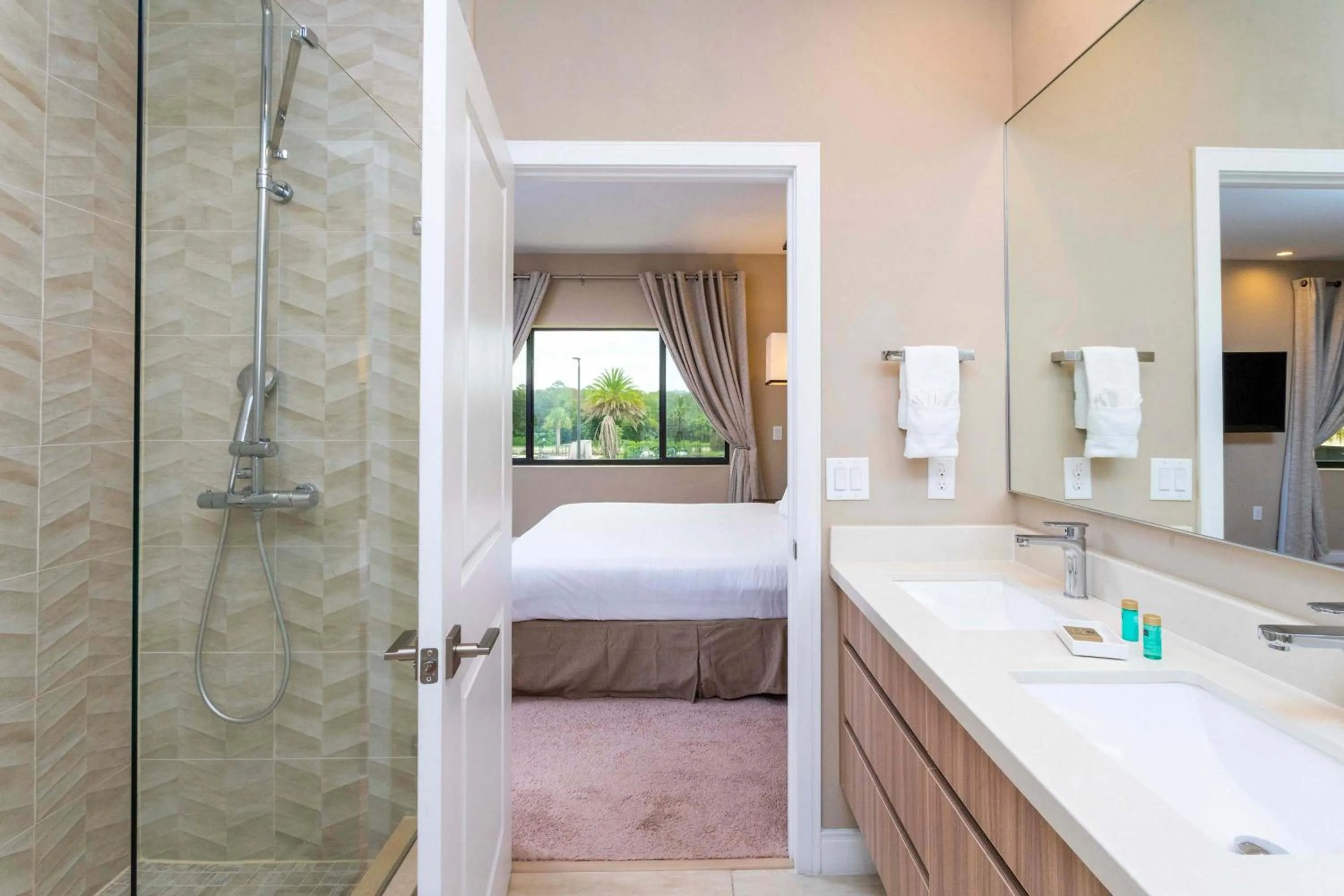 Bed in Gorgeous 4Bd Close to Disney @ Magic Village 7581