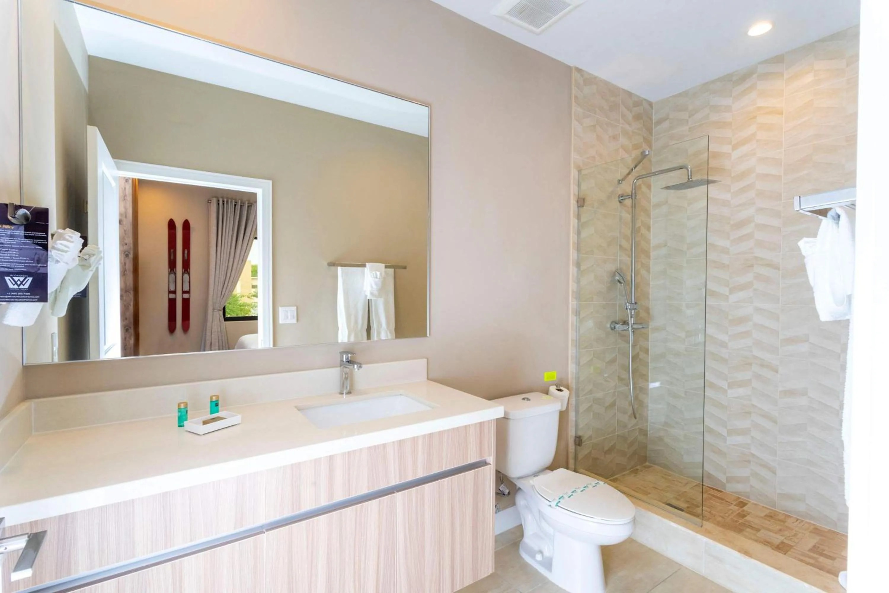 Gorgeous 4Bd Close to Disney @ Magic Village 7581