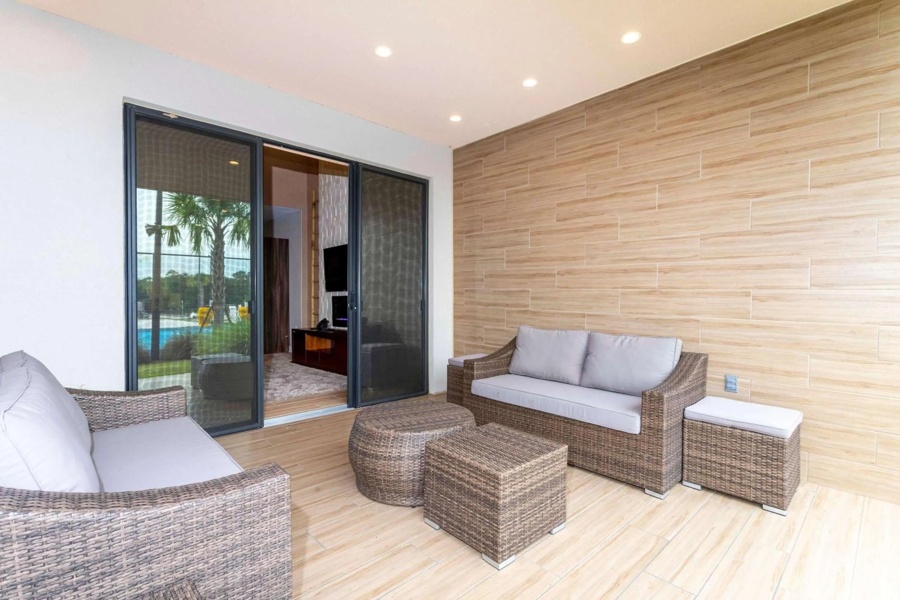 Gorgeous 4Bd Close to Disney @ Magic Village 7581