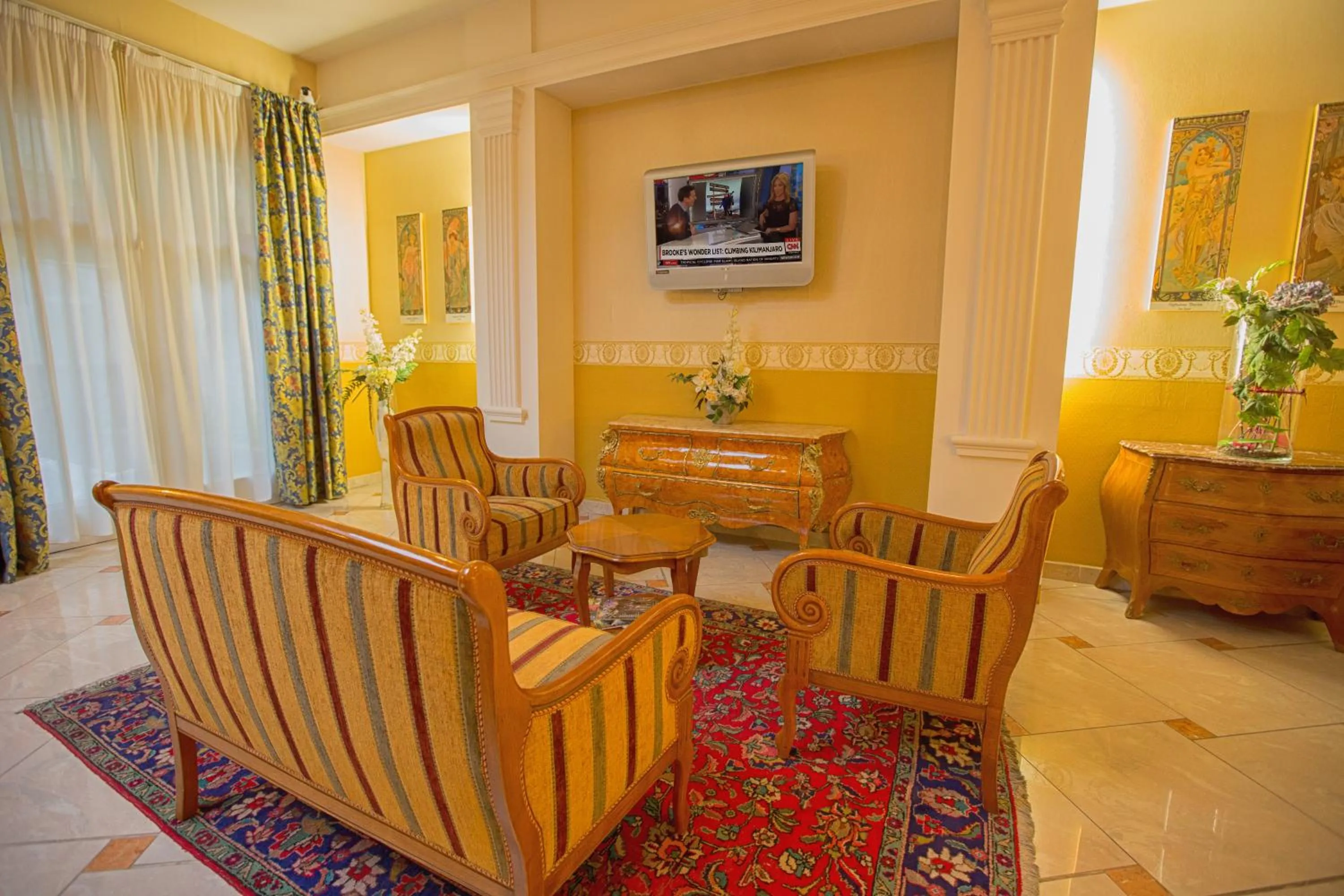 Communal lounge/ TV room in Hotel Tyl