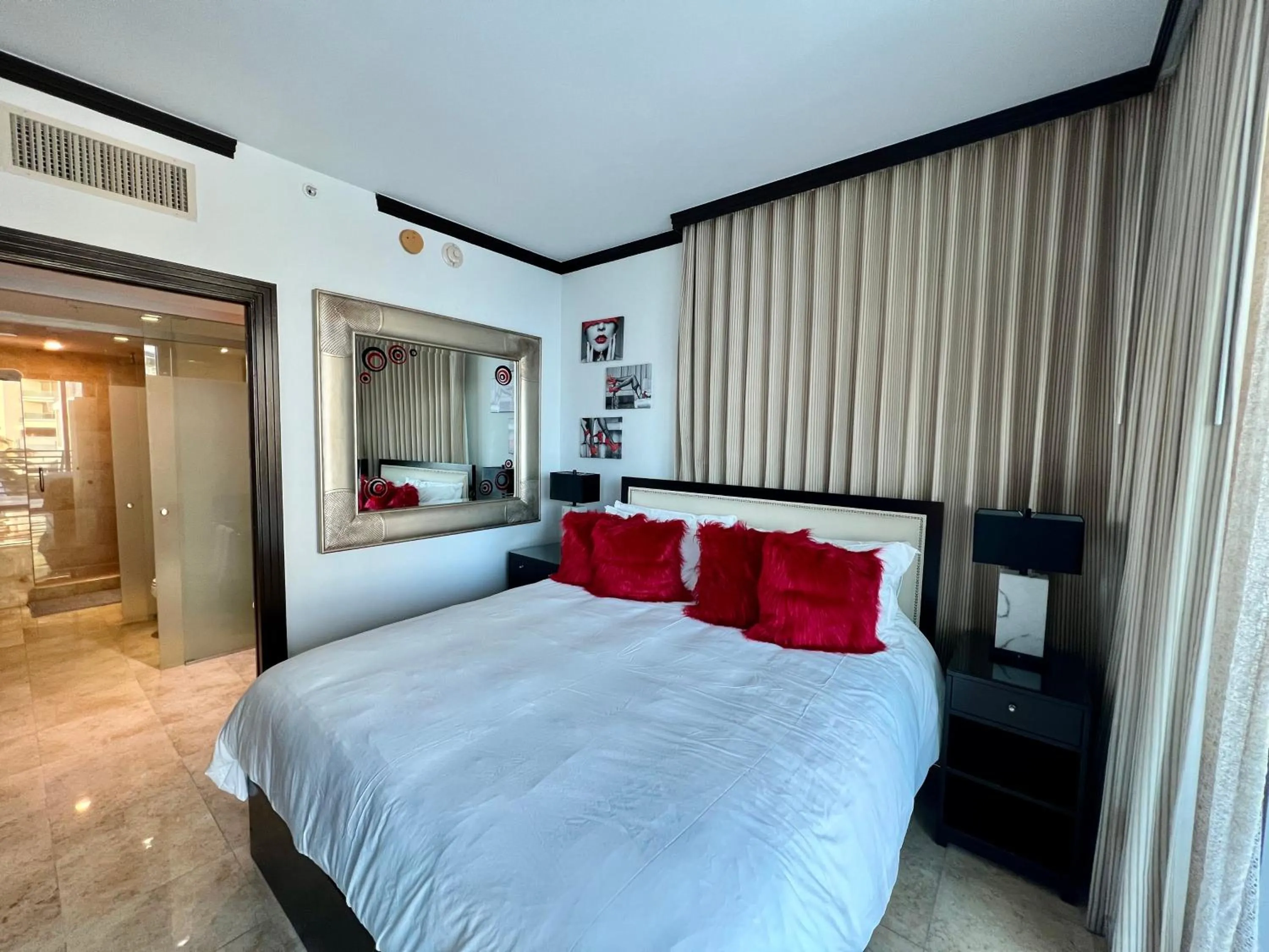 Bed in Boutique Suites 3 min walk to beach