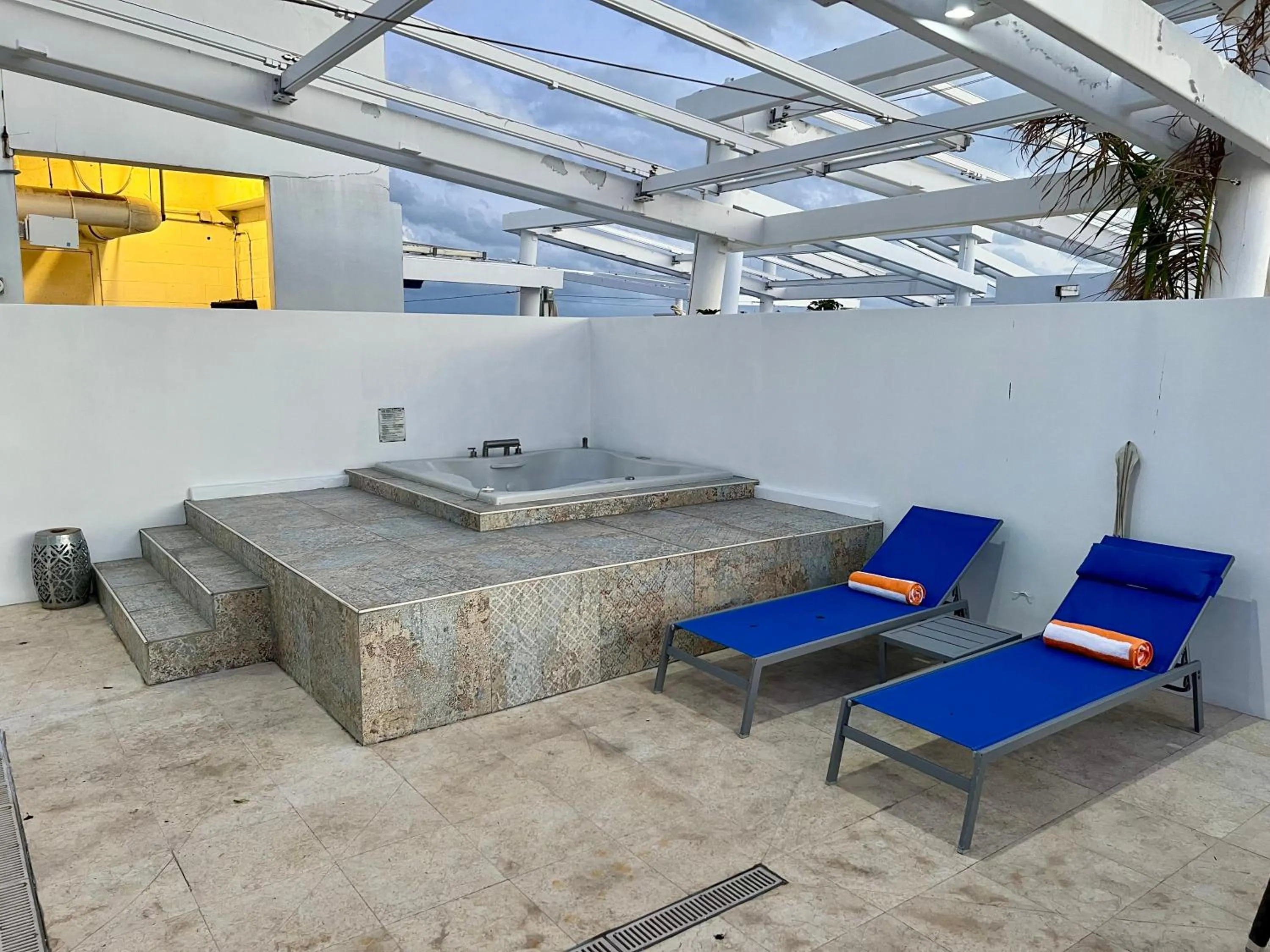 Day in Boutique Suites 3 min walk to beach