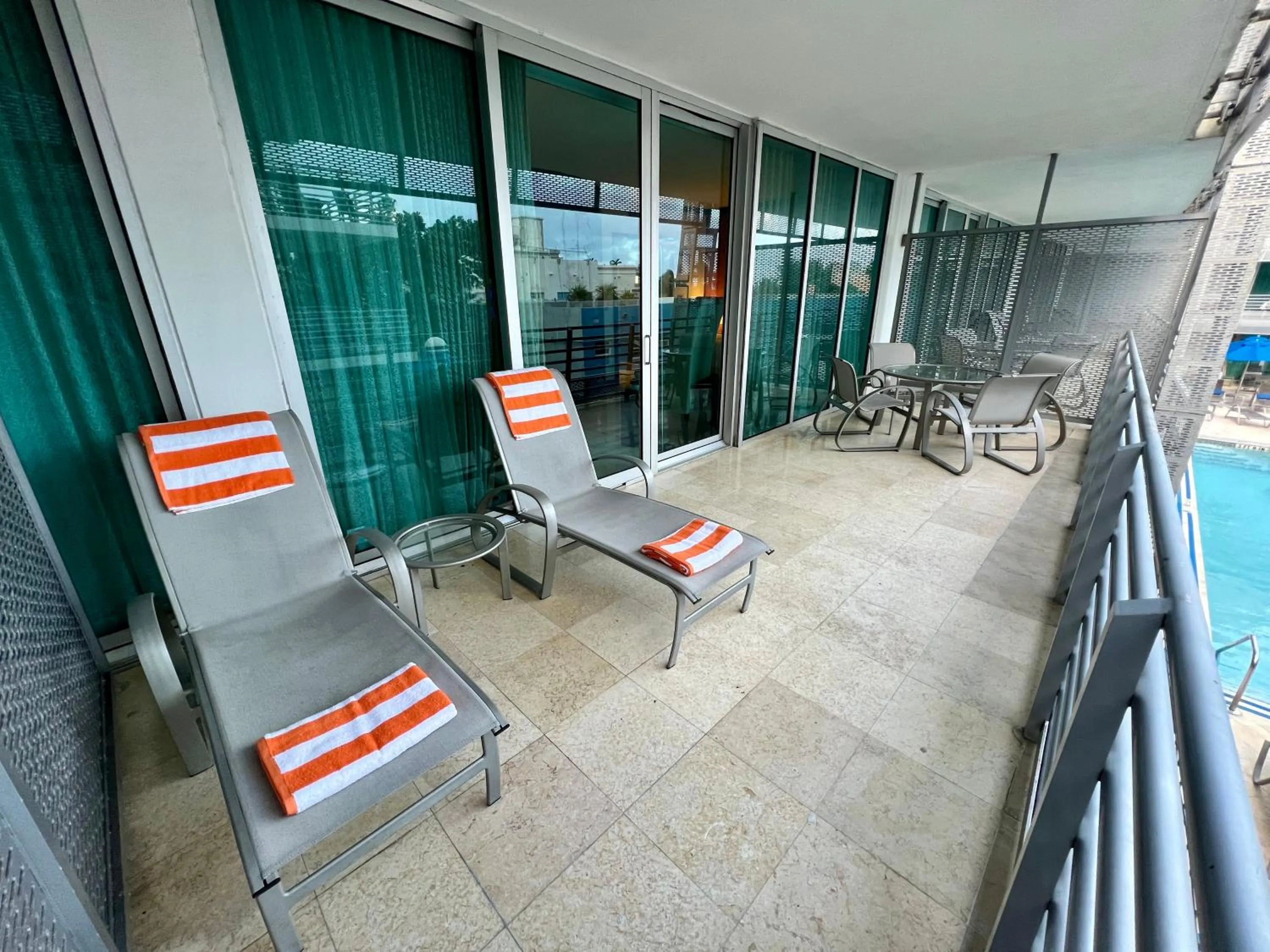 Day in Boutique Suites 3 min walk to beach