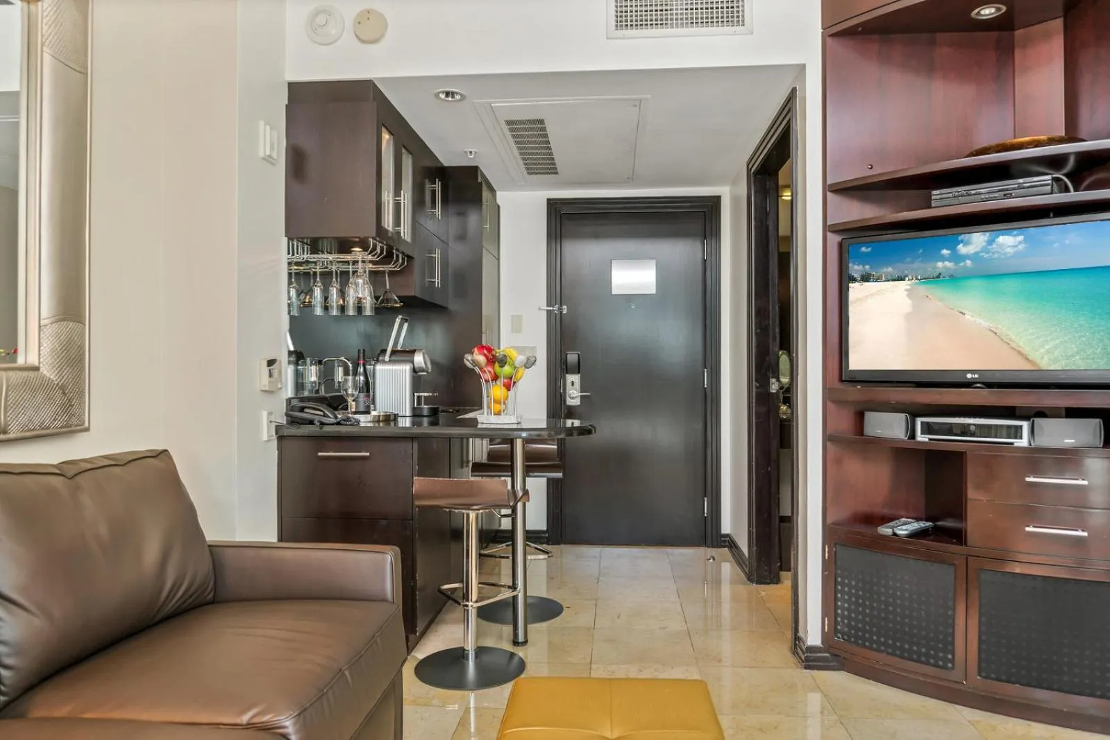 TV and multimedia in Boutique Suites 3 min walk to beach