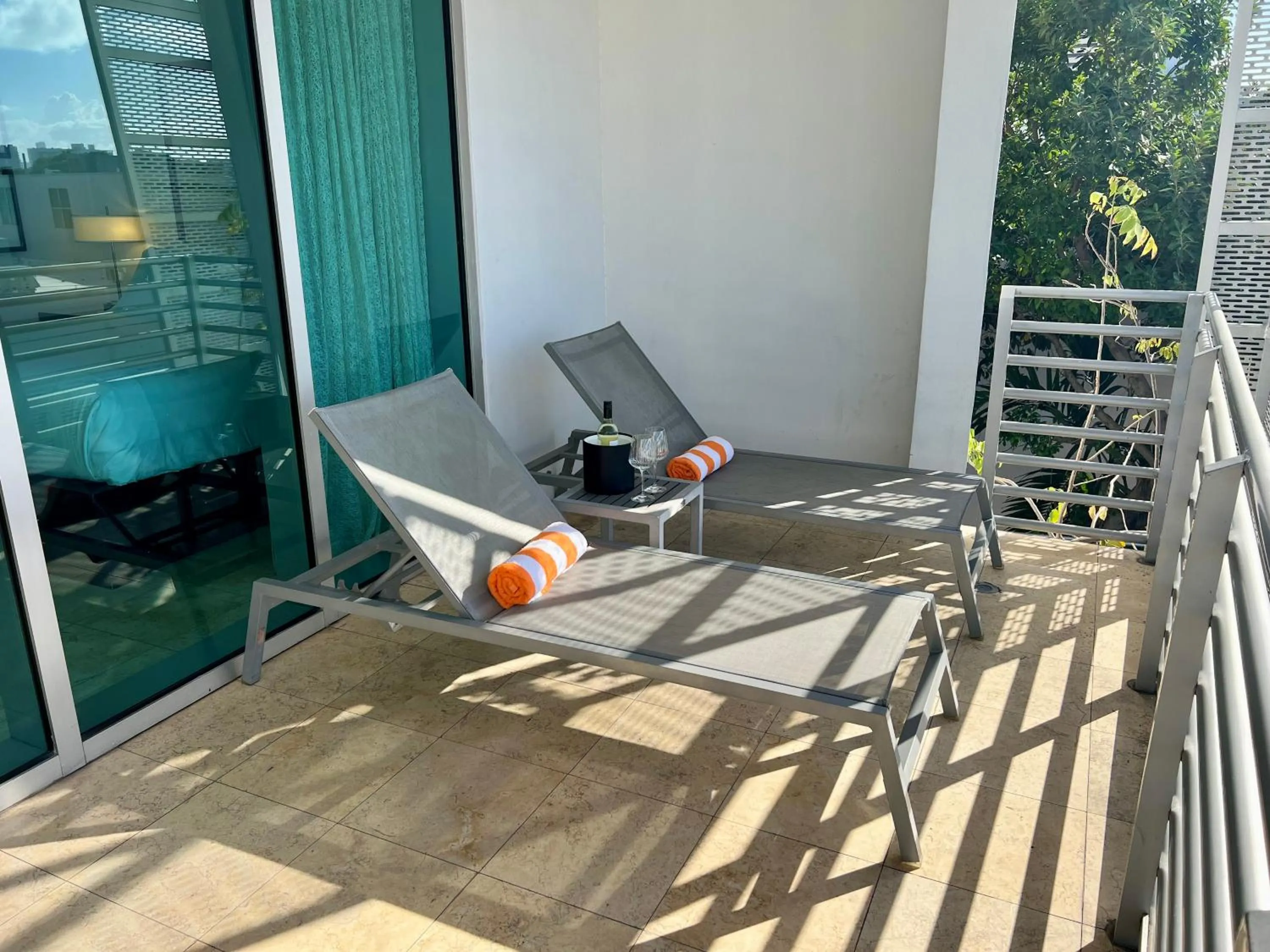 Day in Boutique Suites 3 min walk to beach