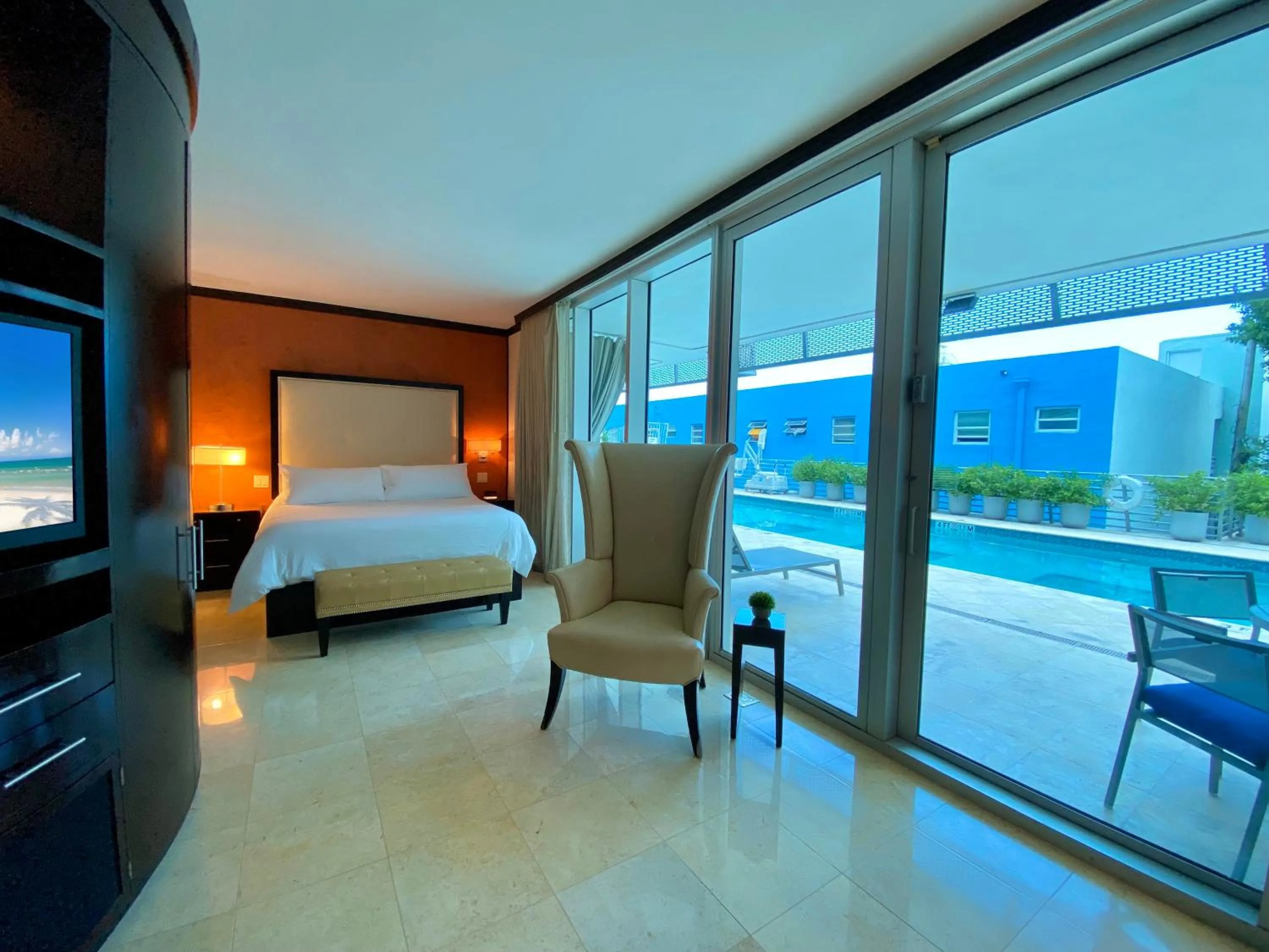 Balcony/Terrace, Bed in Boutique Suites 3 min walk to beach