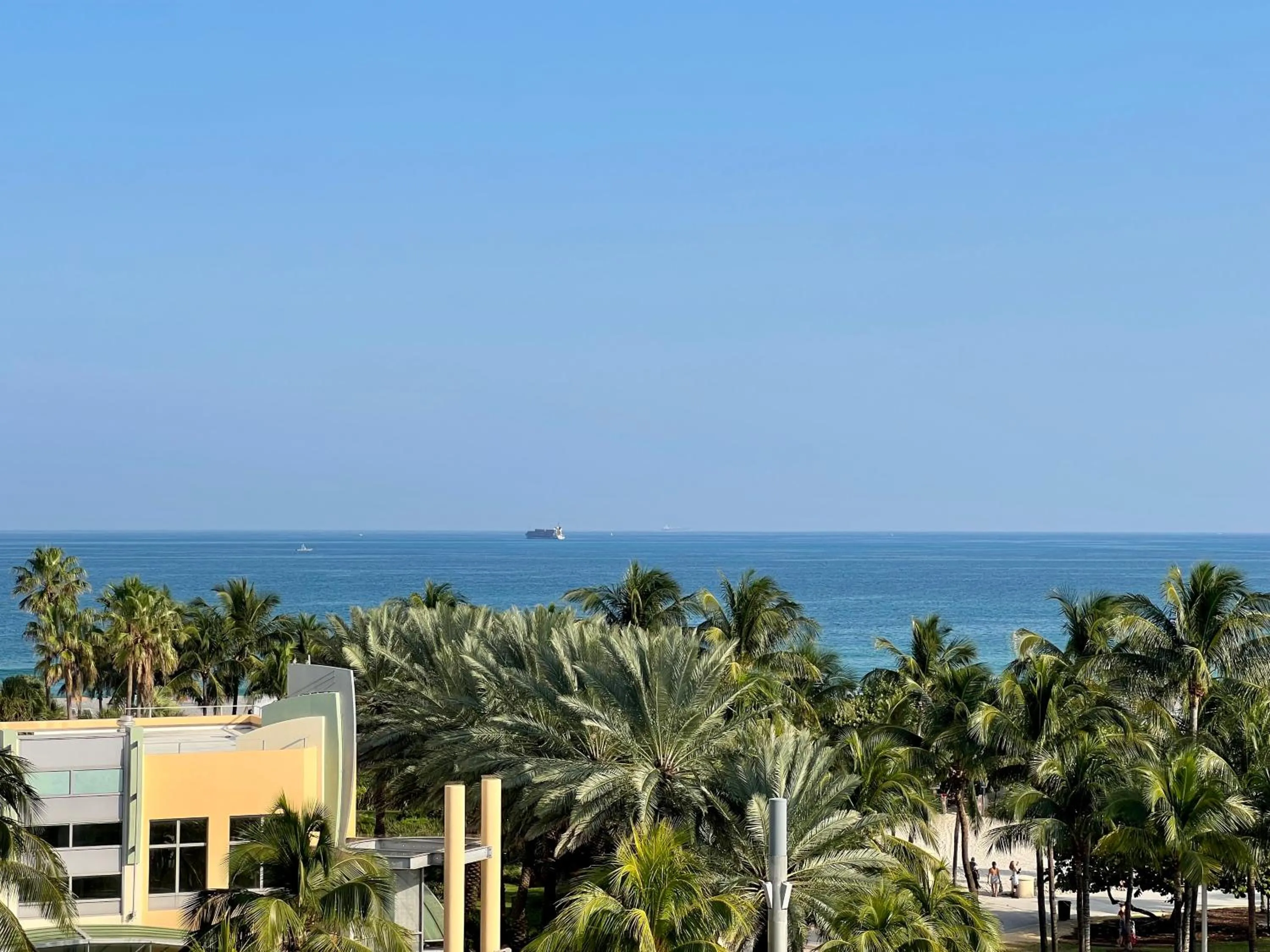 Sea view in Boutique Suites 3 min walk to beach