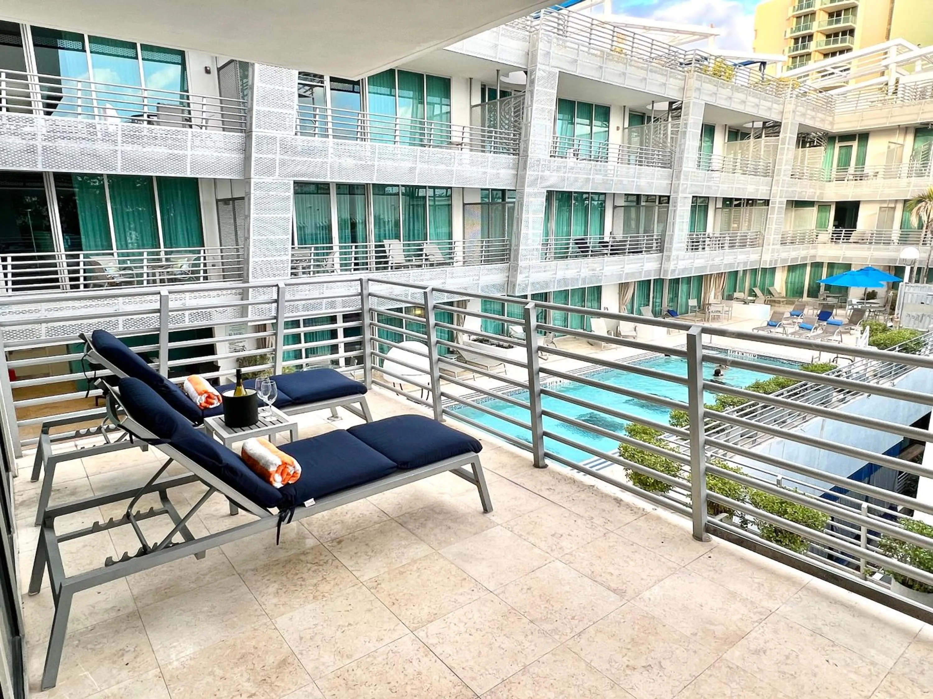 Day in Boutique Suites 3 min walk to beach