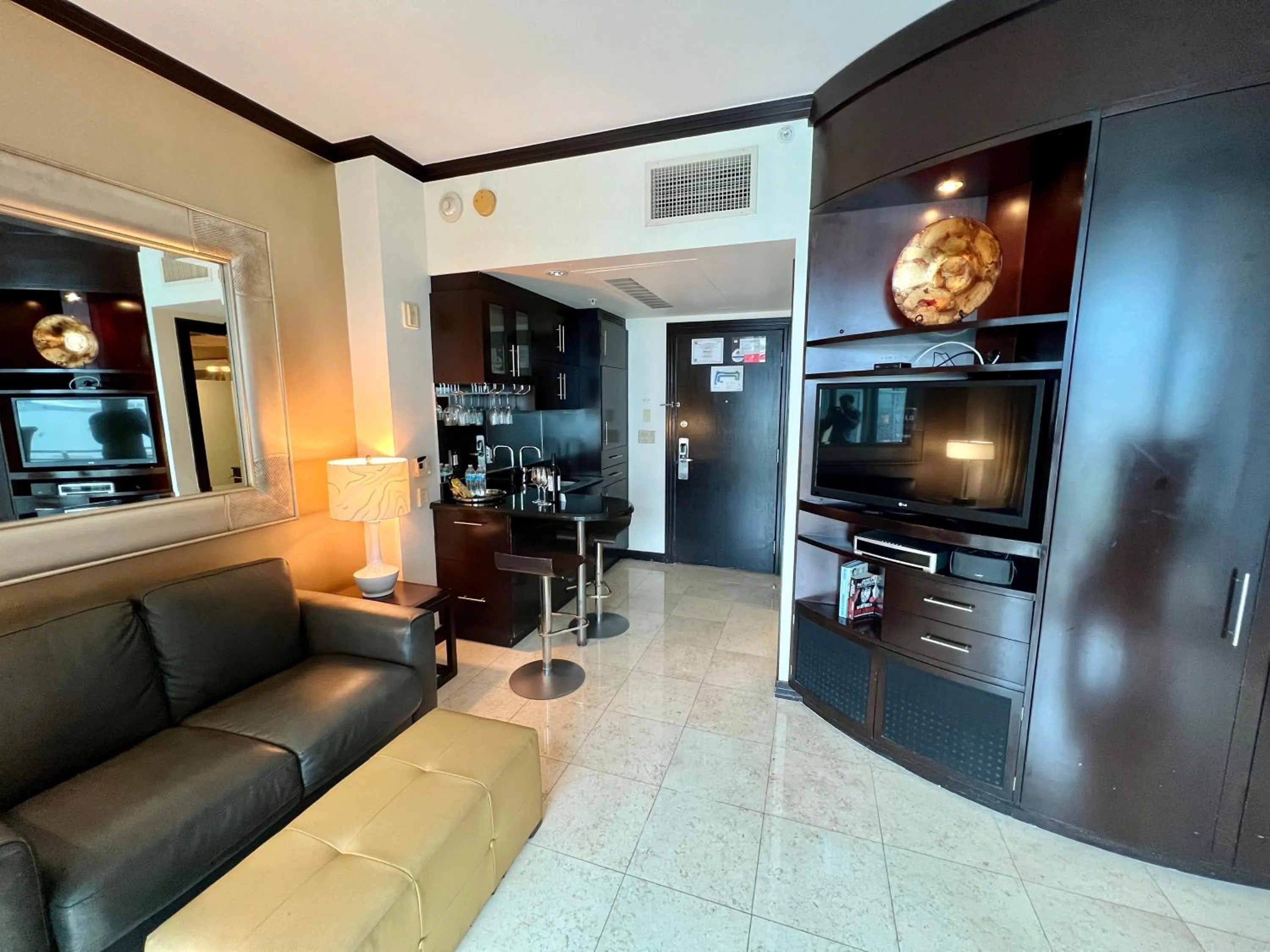 TV and multimedia in Boutique Suites 3 min walk to beach