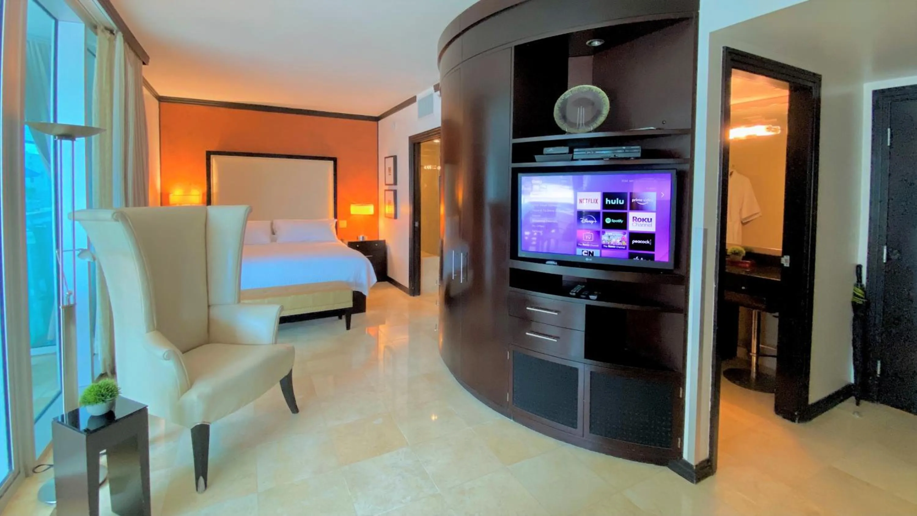 TV and multimedia, Bed in Boutique Suites 3 min walk to beach