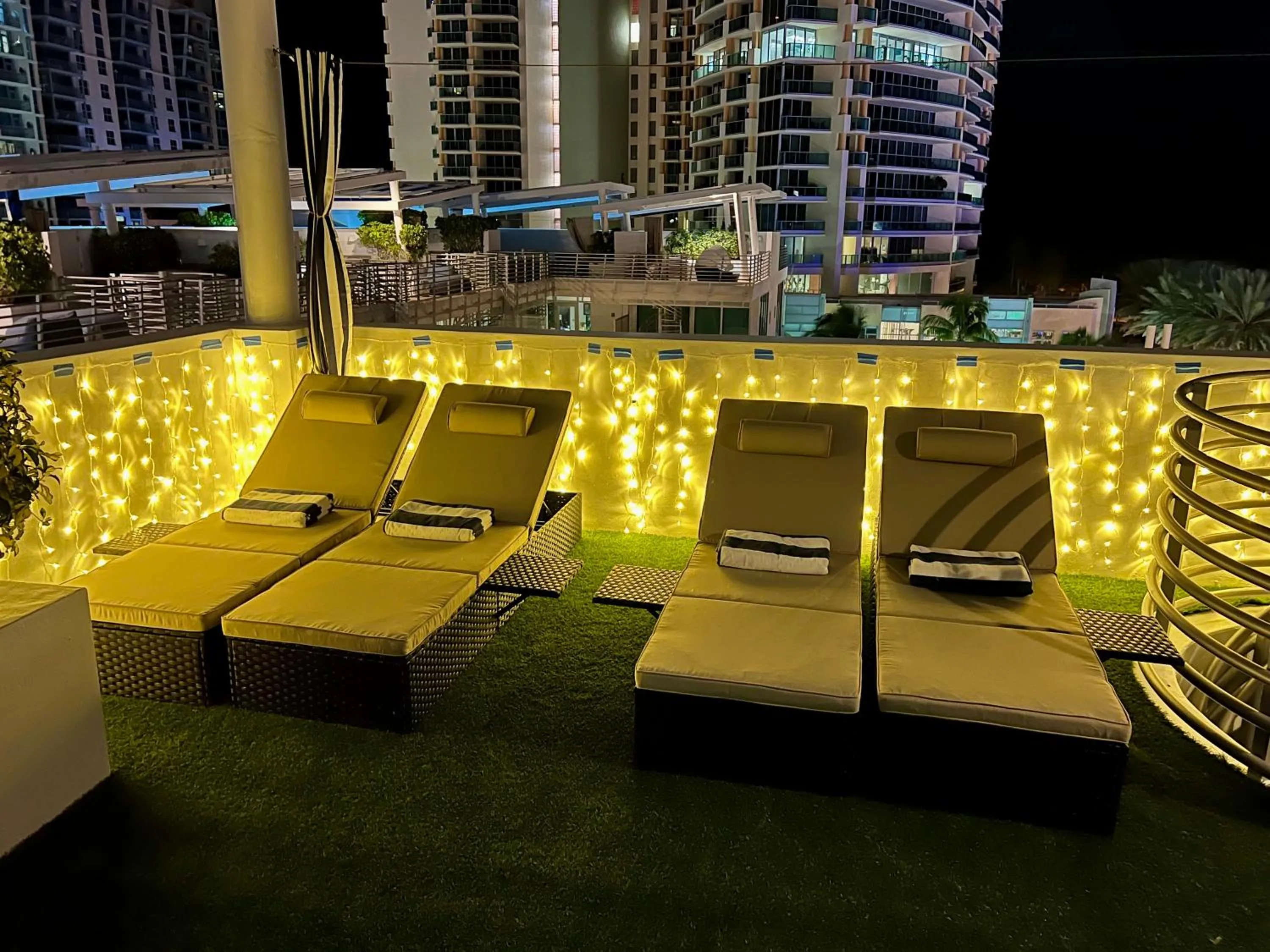 Night in Boutique Suites 3 min walk to beach