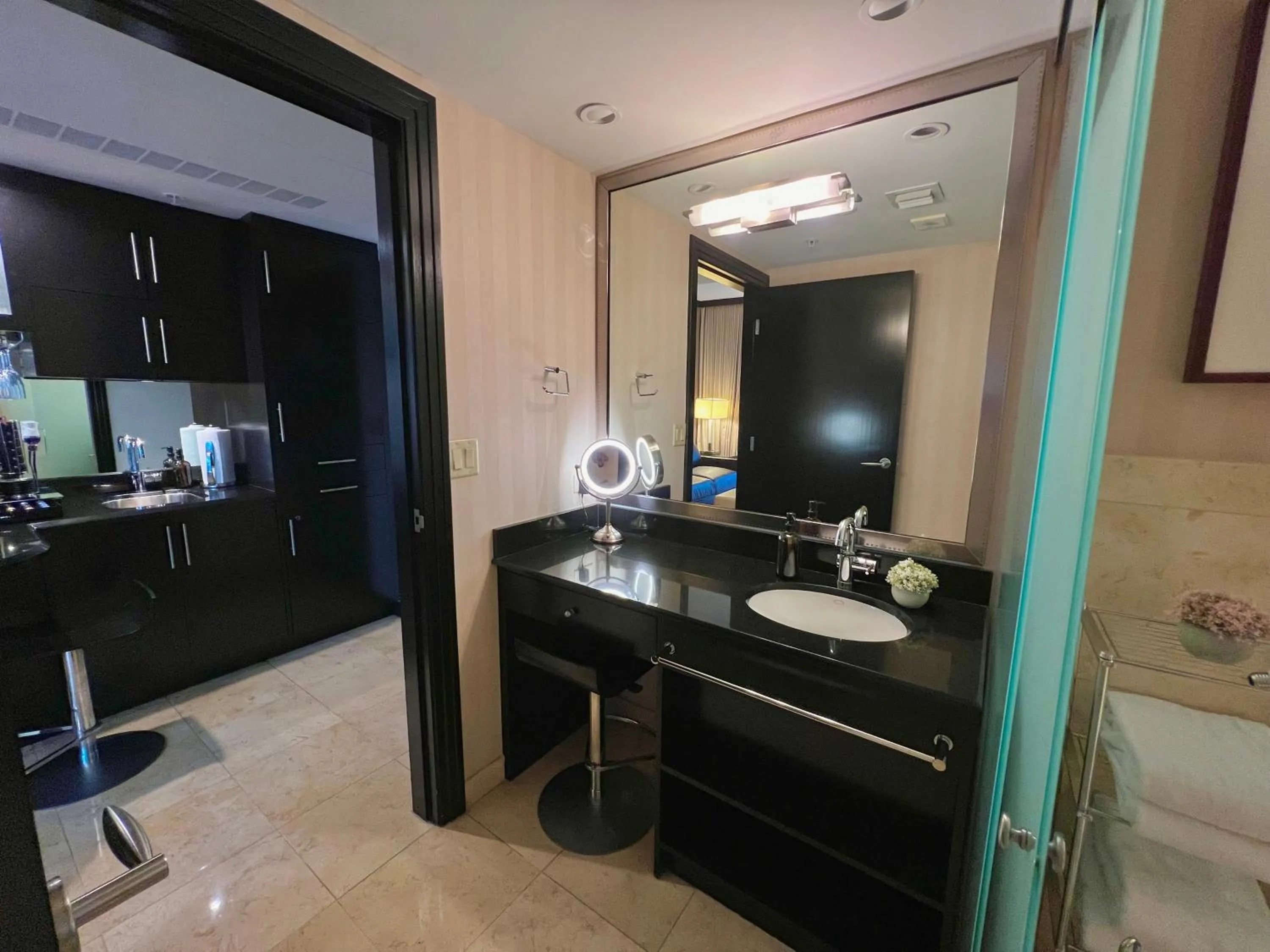 Bathroom in Boutique Suites 3 min walk to beach