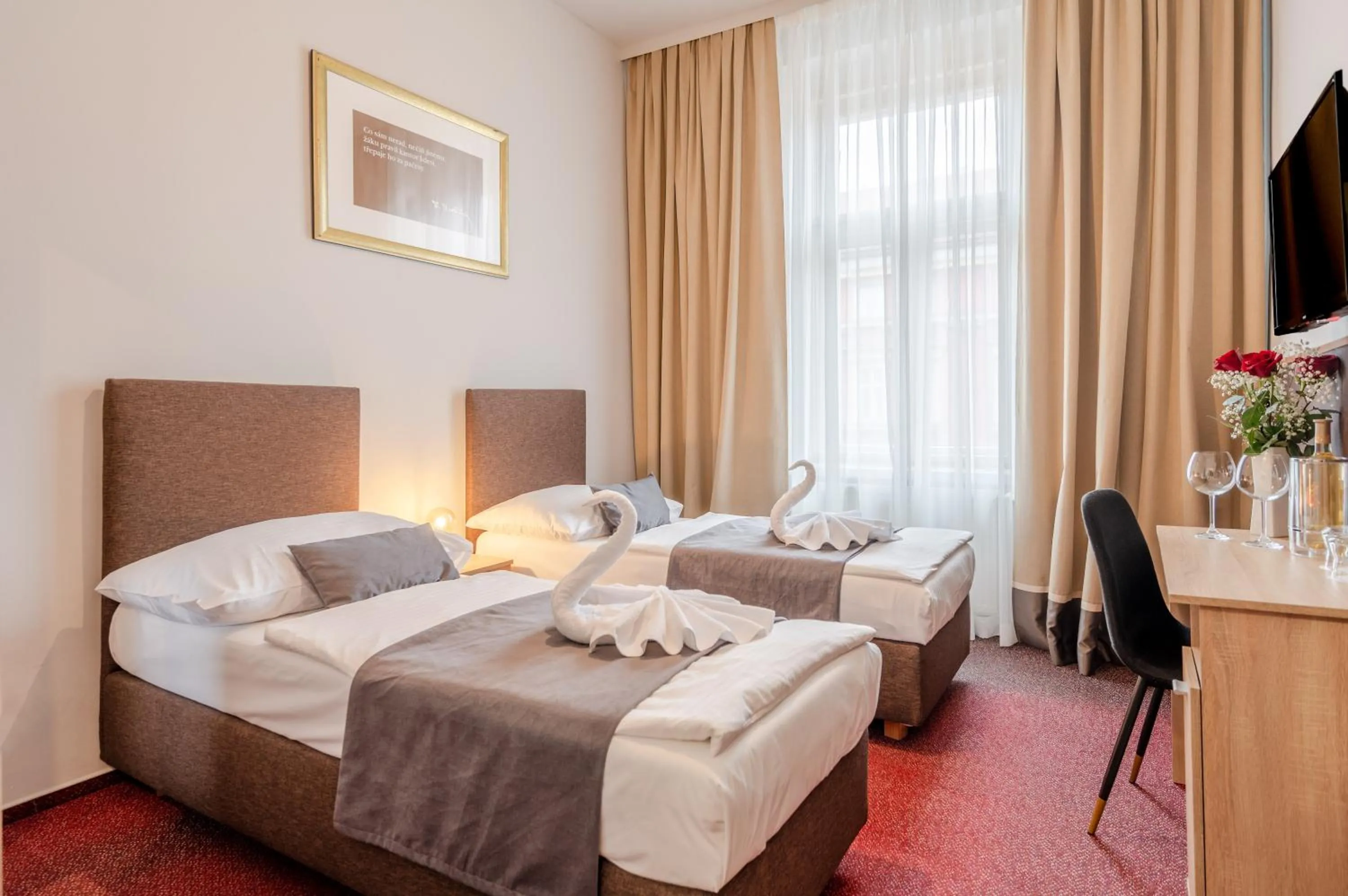 Photo of the whole room, Bed in Hotel Brixen