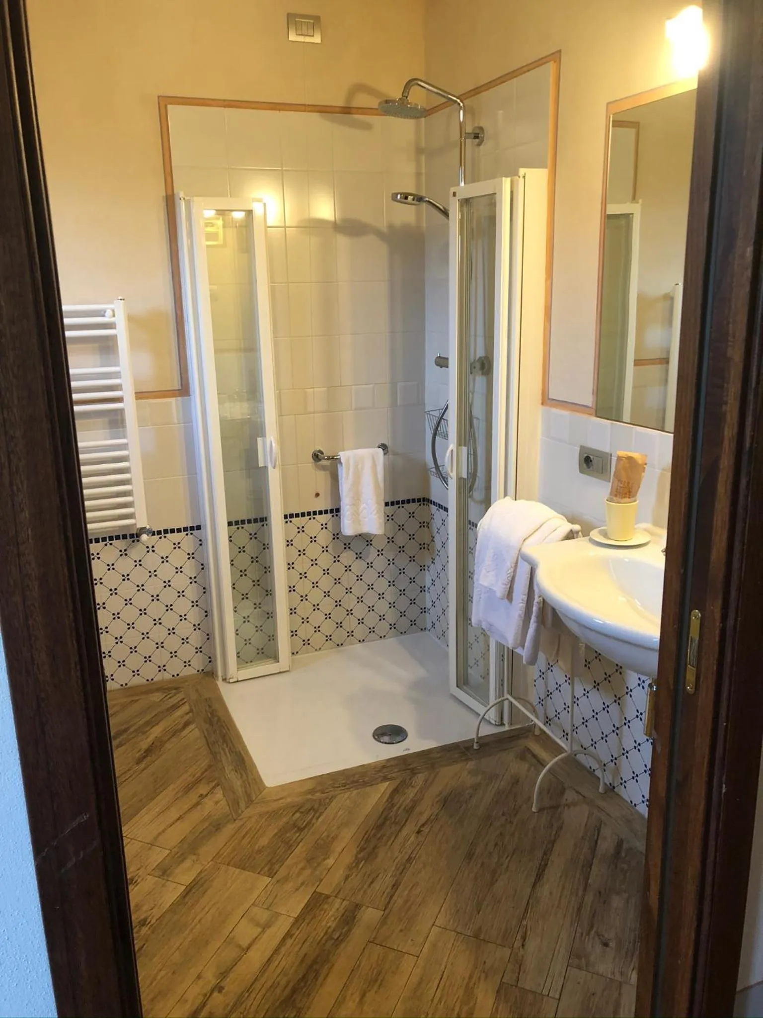 Bathroom in La Cantina Relais - Fattoria Il Cipresso