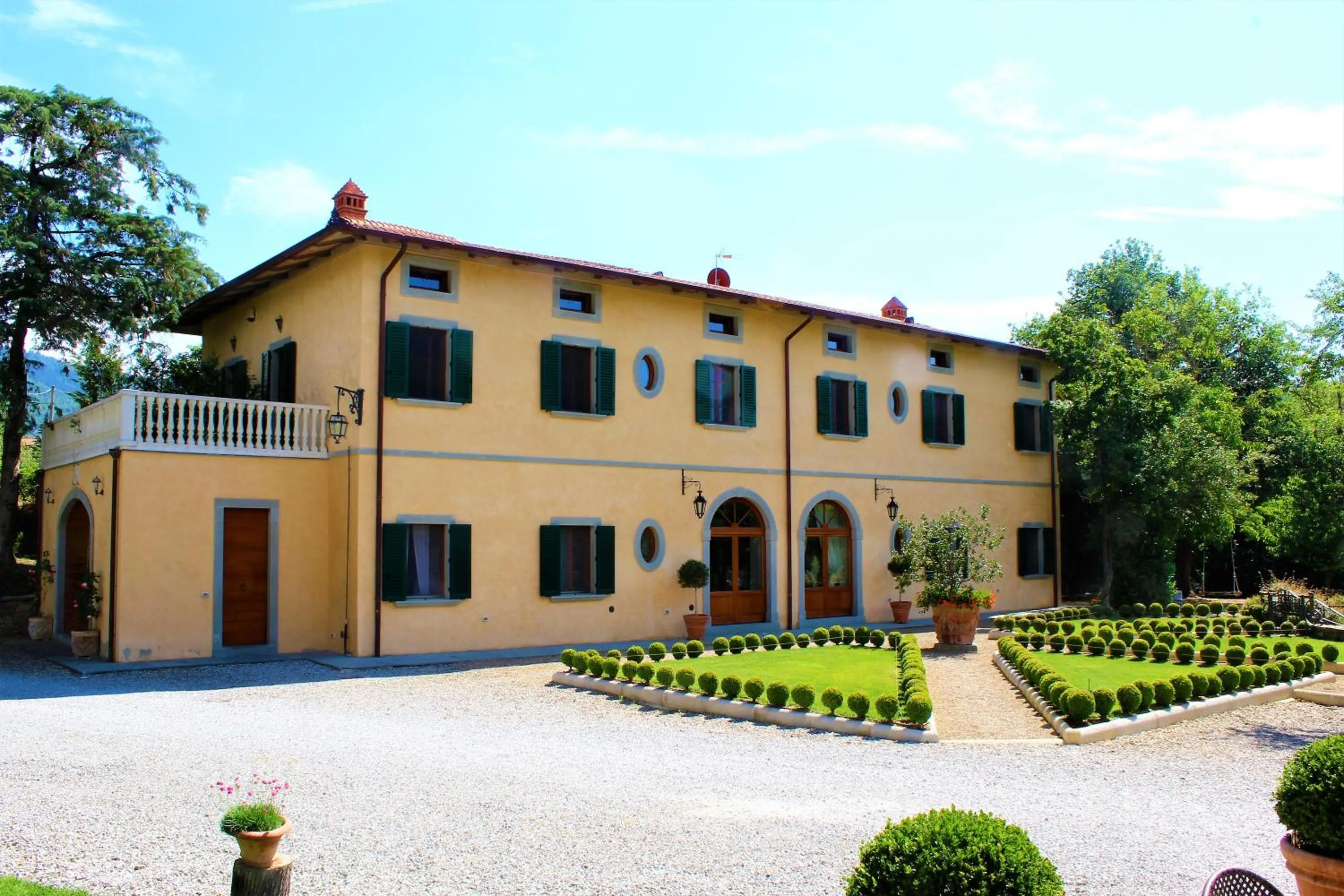 Facade/entrance in La Cantina Relais - Fattoria Il Cipresso