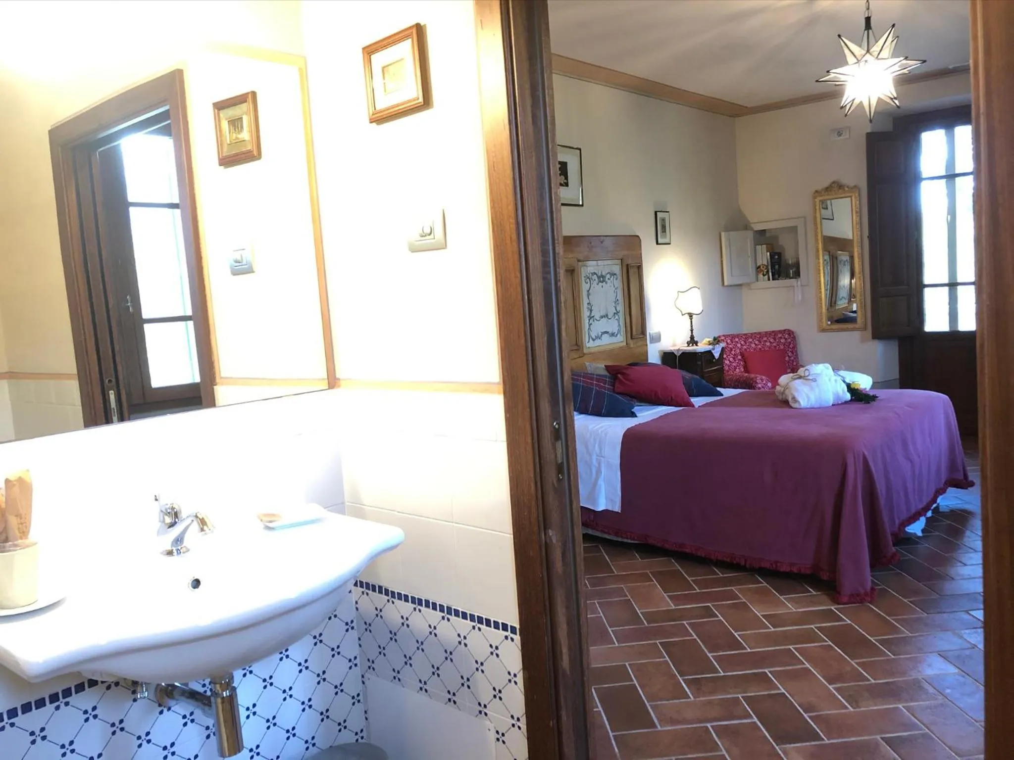 Bathroom, Bed in La Cantina Relais - Fattoria Il Cipresso