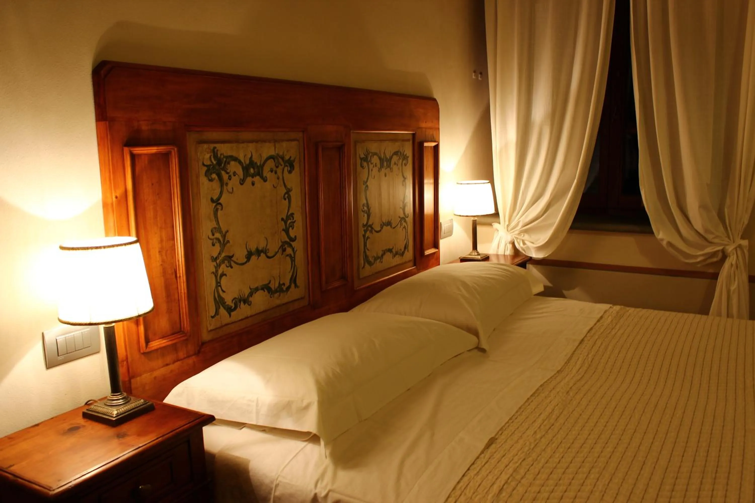 Decorative detail, Bed in La Cantina Relais - Fattoria Il Cipresso