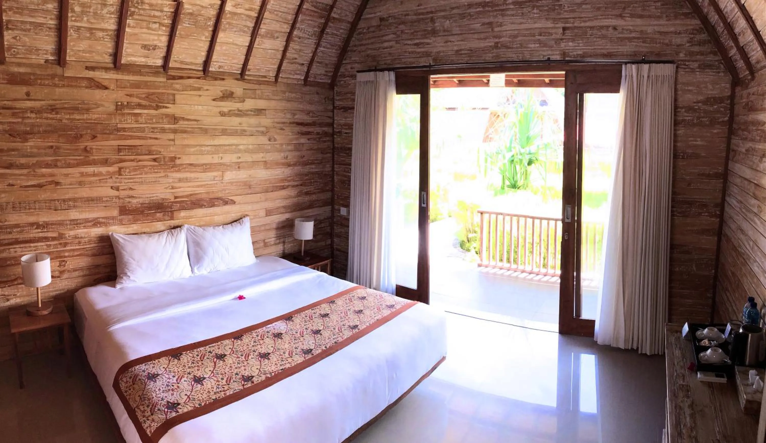 Bedroom, Bed in Maruti Beach Club