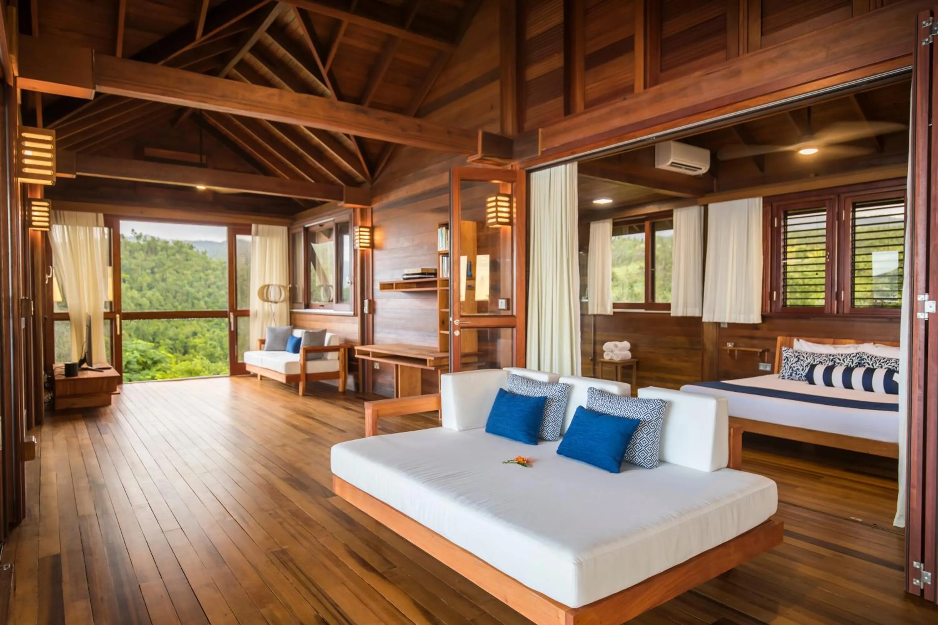 Living room, Bed in Secret Bay