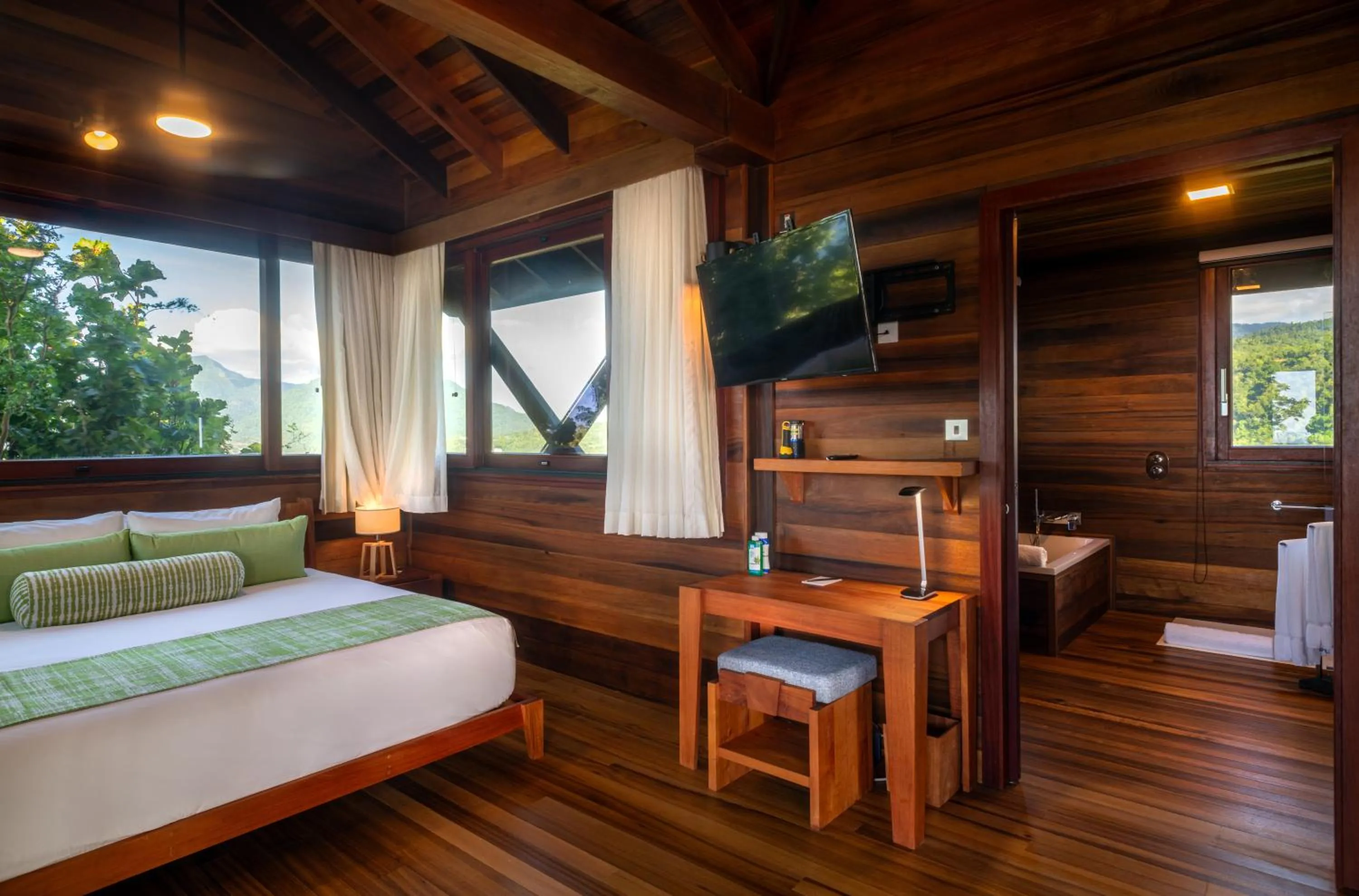 Photo of the whole room, Bed in Secret Bay