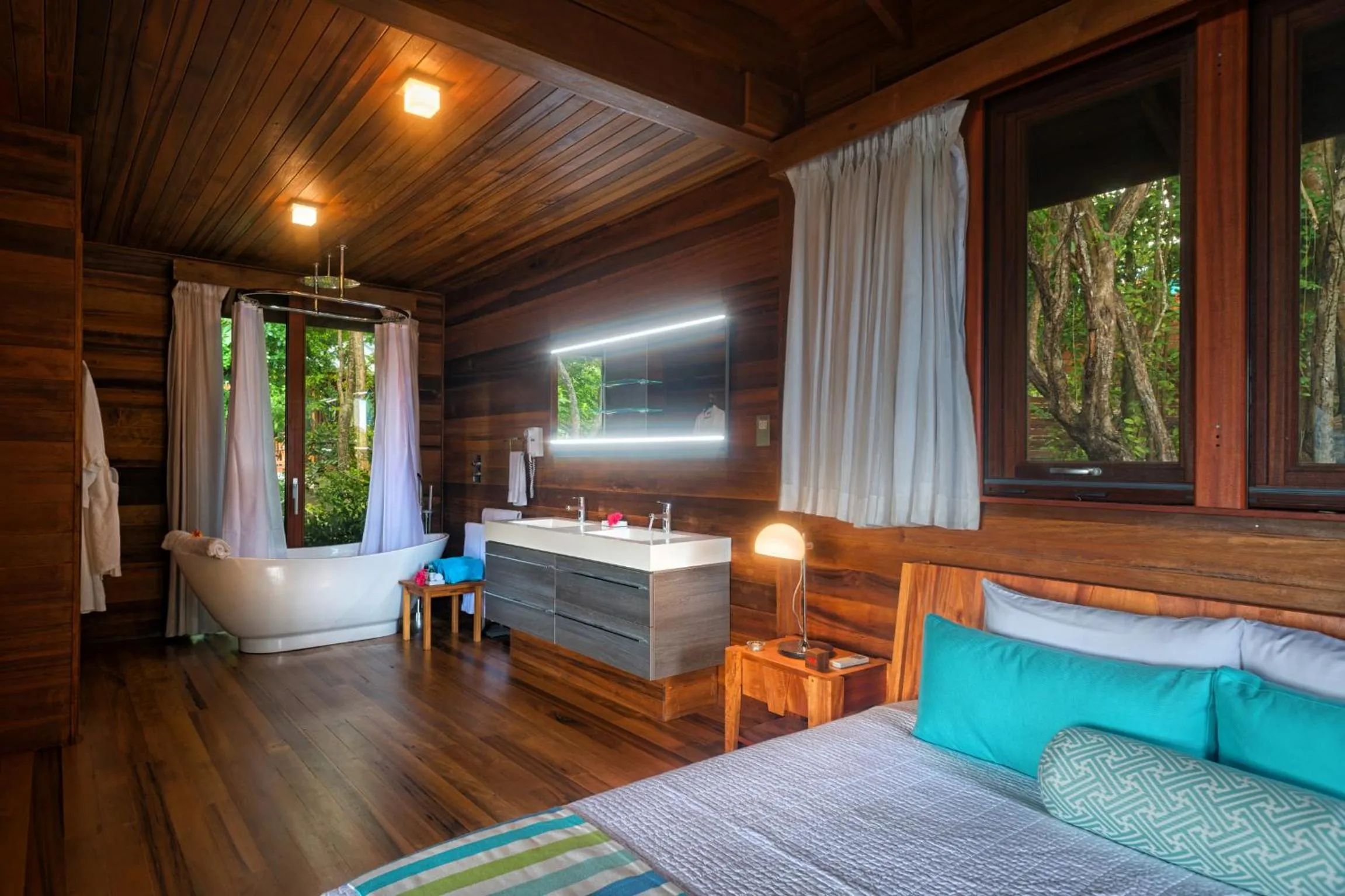 Bathroom, Bed in Secret Bay