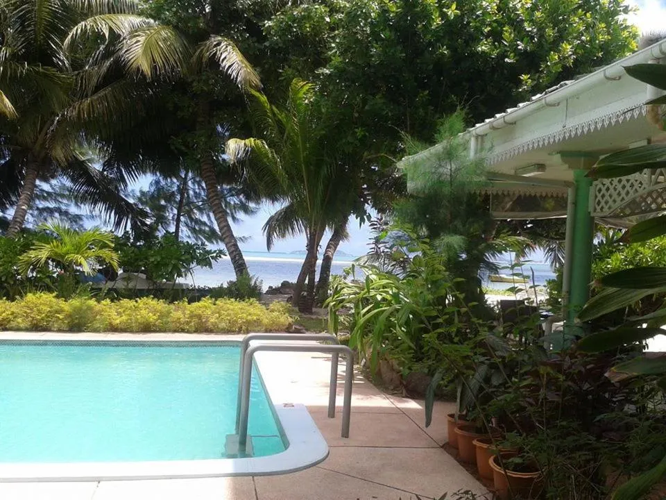 Swimming pool in Palm Beach Hotel