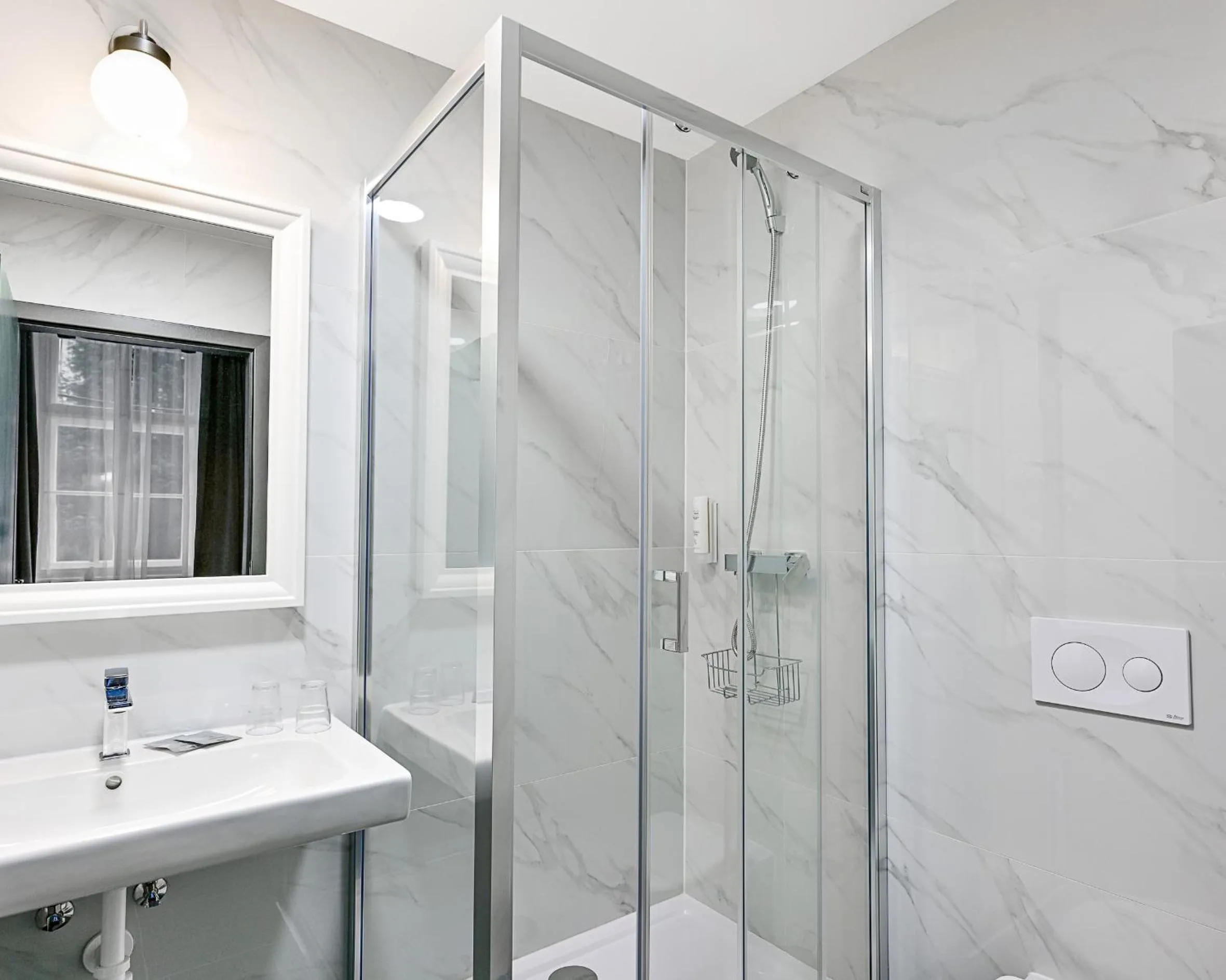 Shower in Hotel Malá Strana