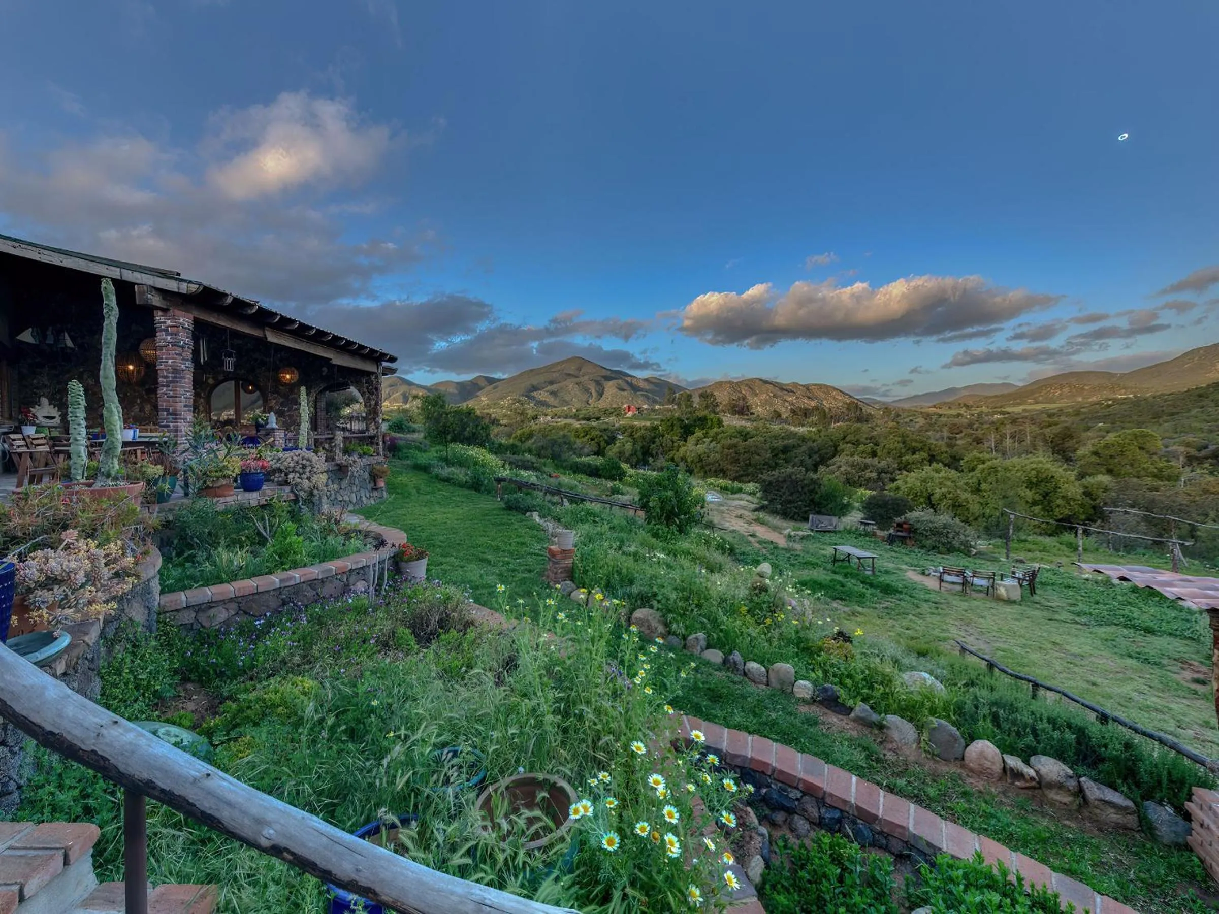 Mountain view in Quinta Maria en la Ruta del Vino