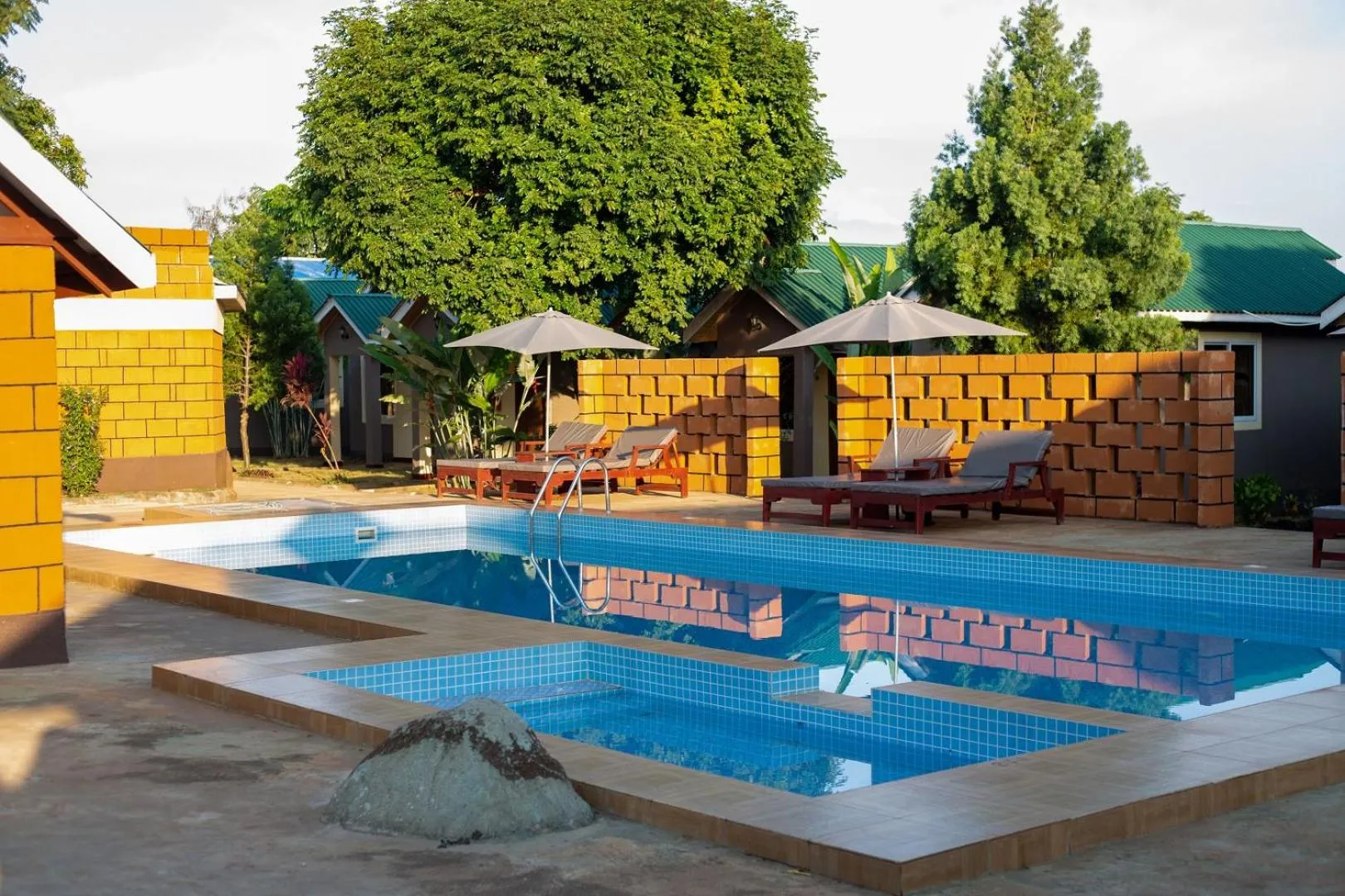 Swimming pool in Kilimanjaro Snow Peak Hotel