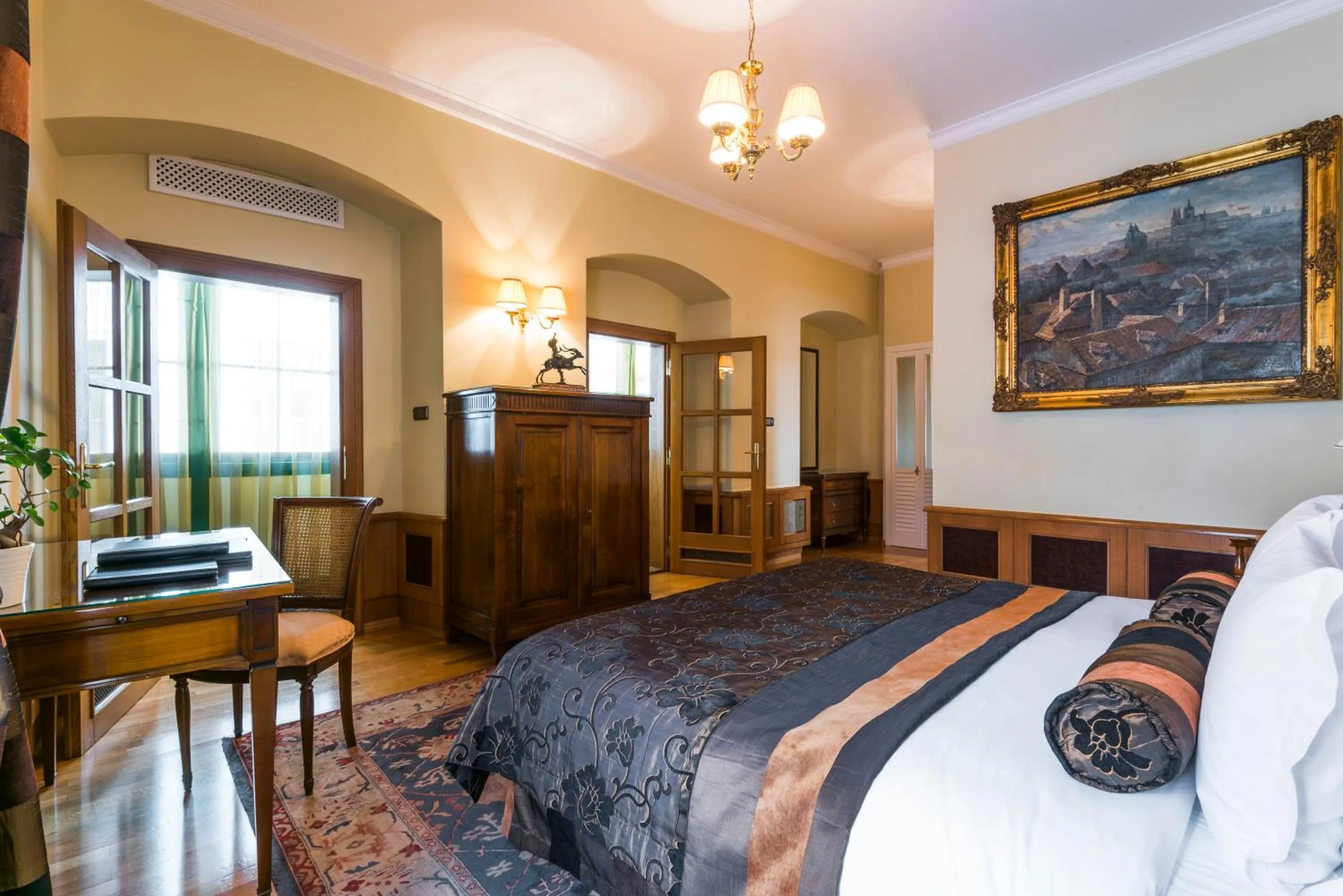 Photo of the whole room, Bed in Golden Well