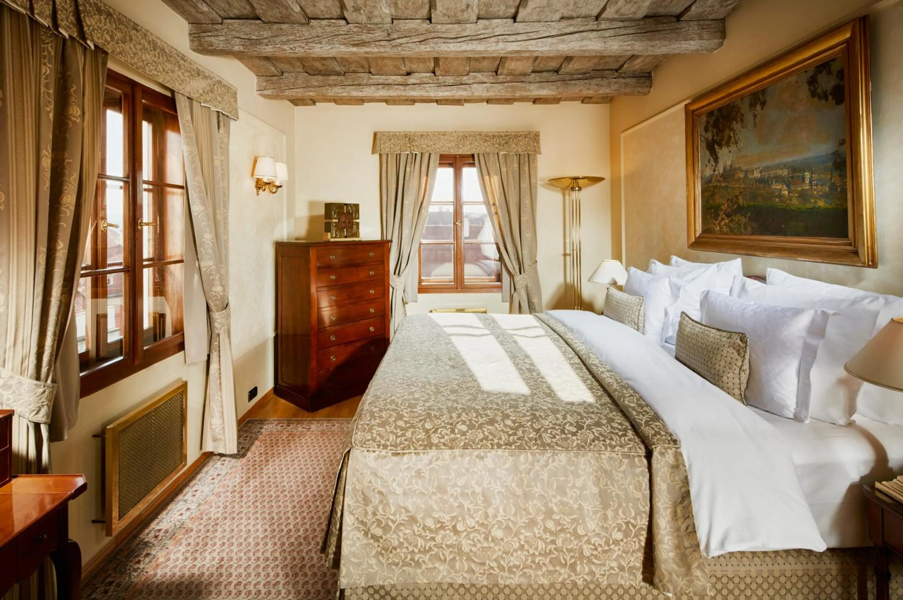 Bedroom, Bed in Golden Well