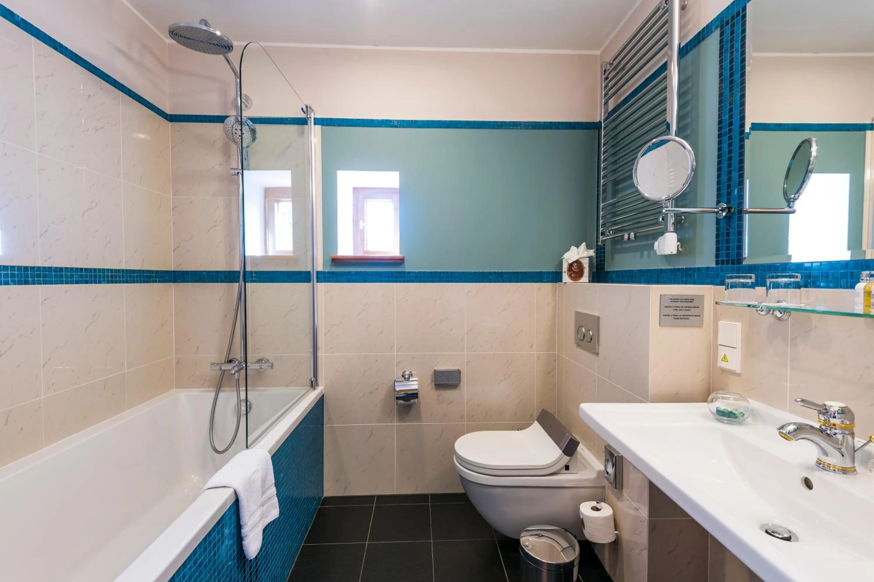 Bathroom in Golden Well