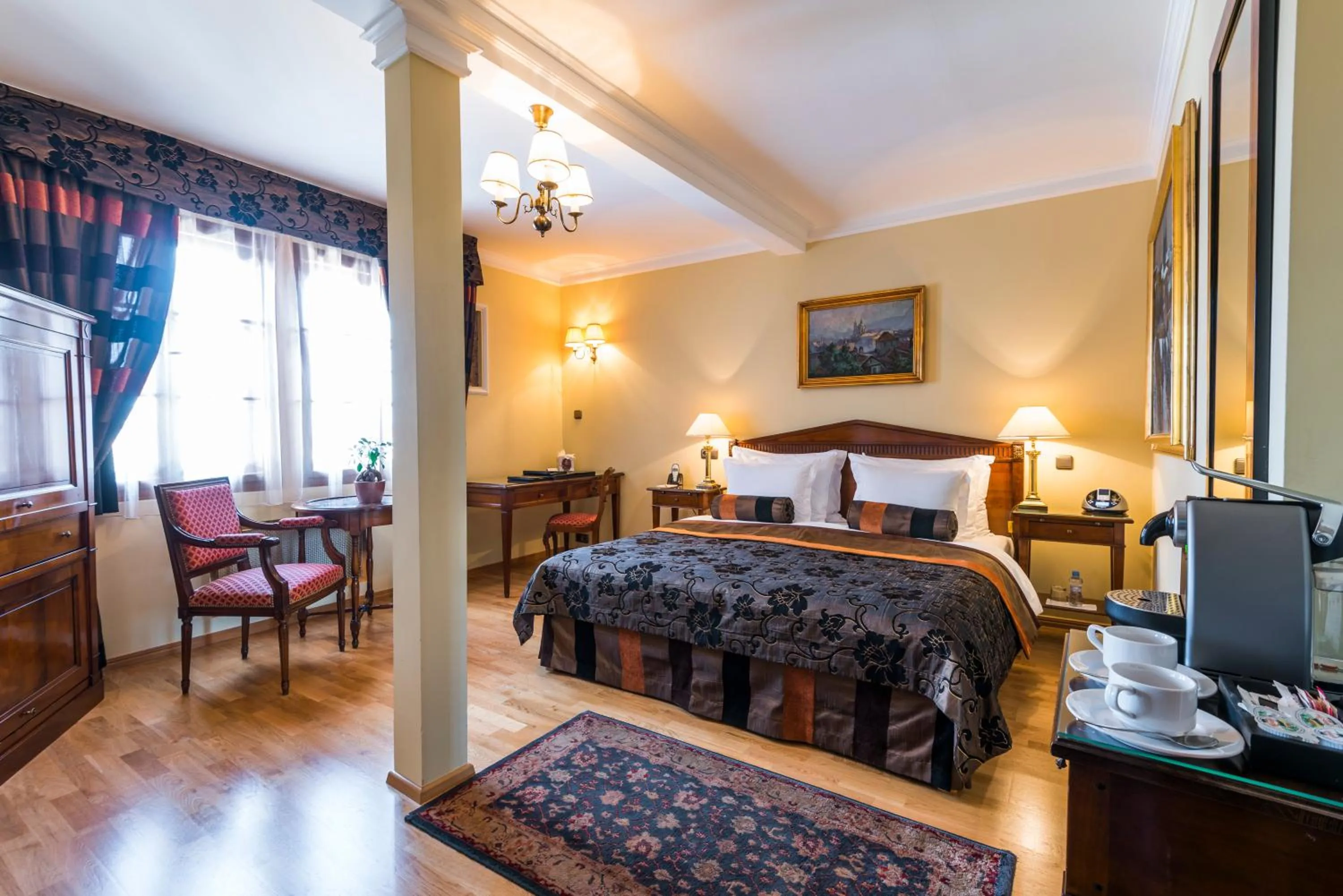 Bedroom, Bed in Golden Well