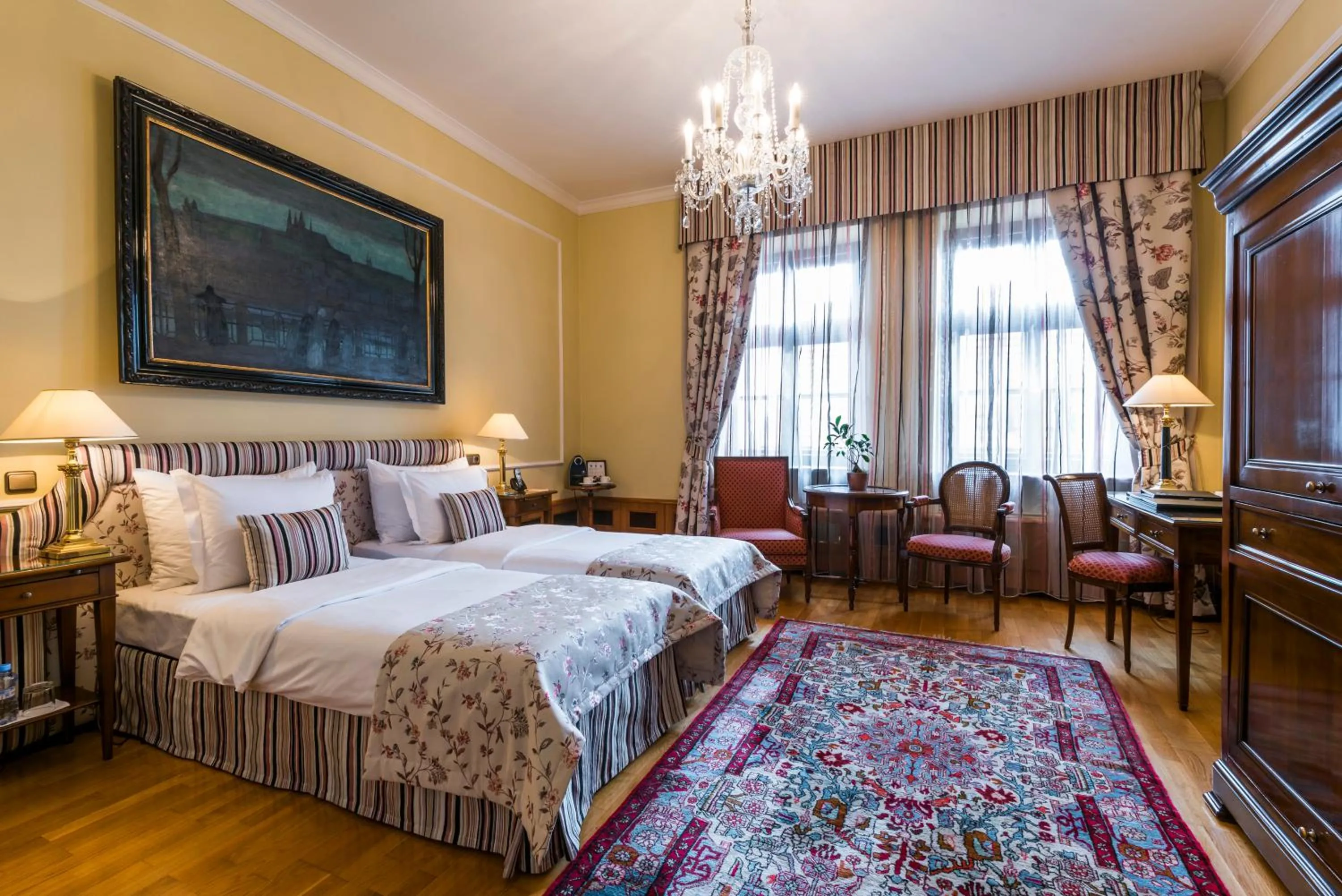 Seating area, Bed in Golden Well