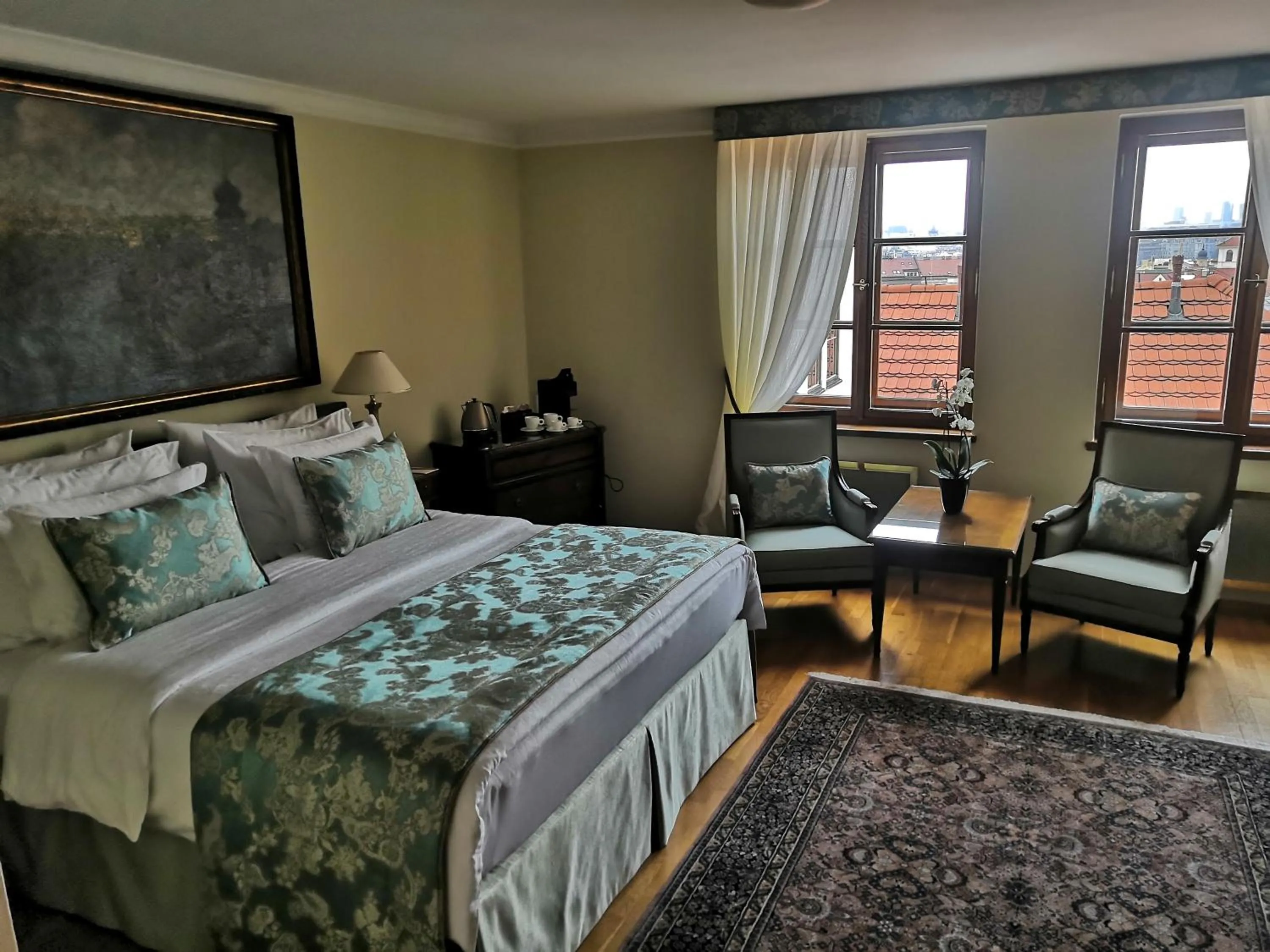 Bedroom, Bed in Golden Well