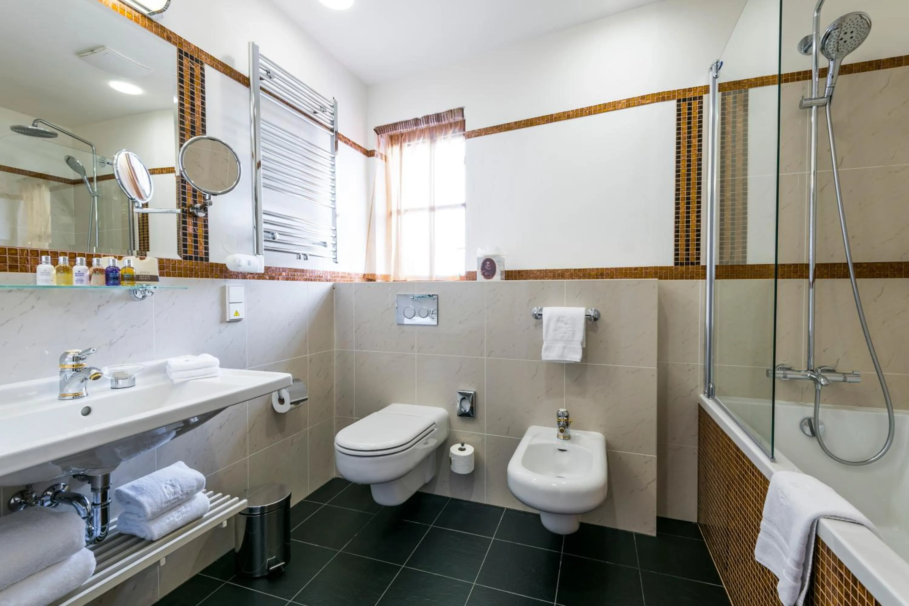 Bathroom in Golden Well