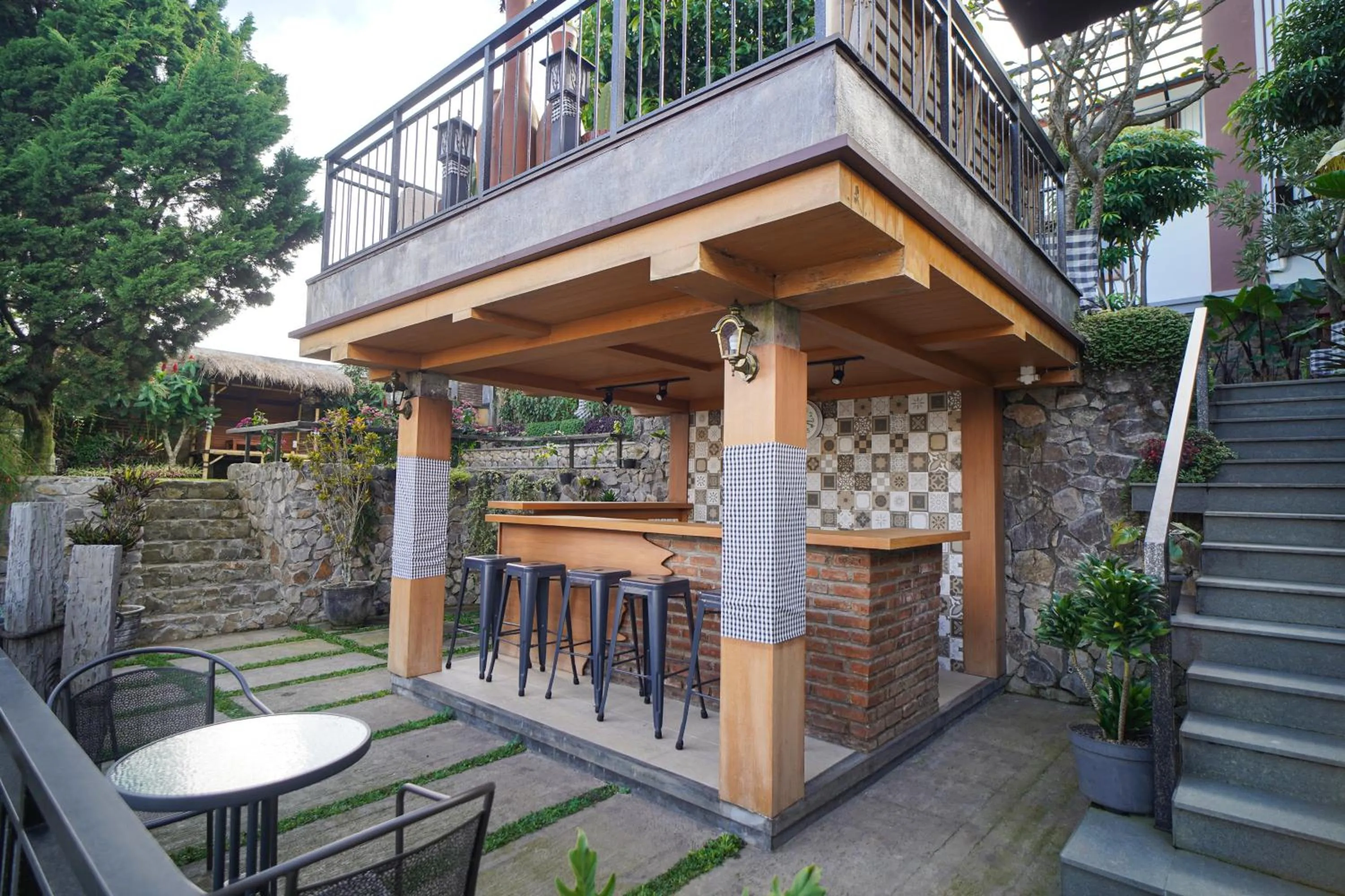 Restaurant/places to eat in Omah Angkul Angkul Villa