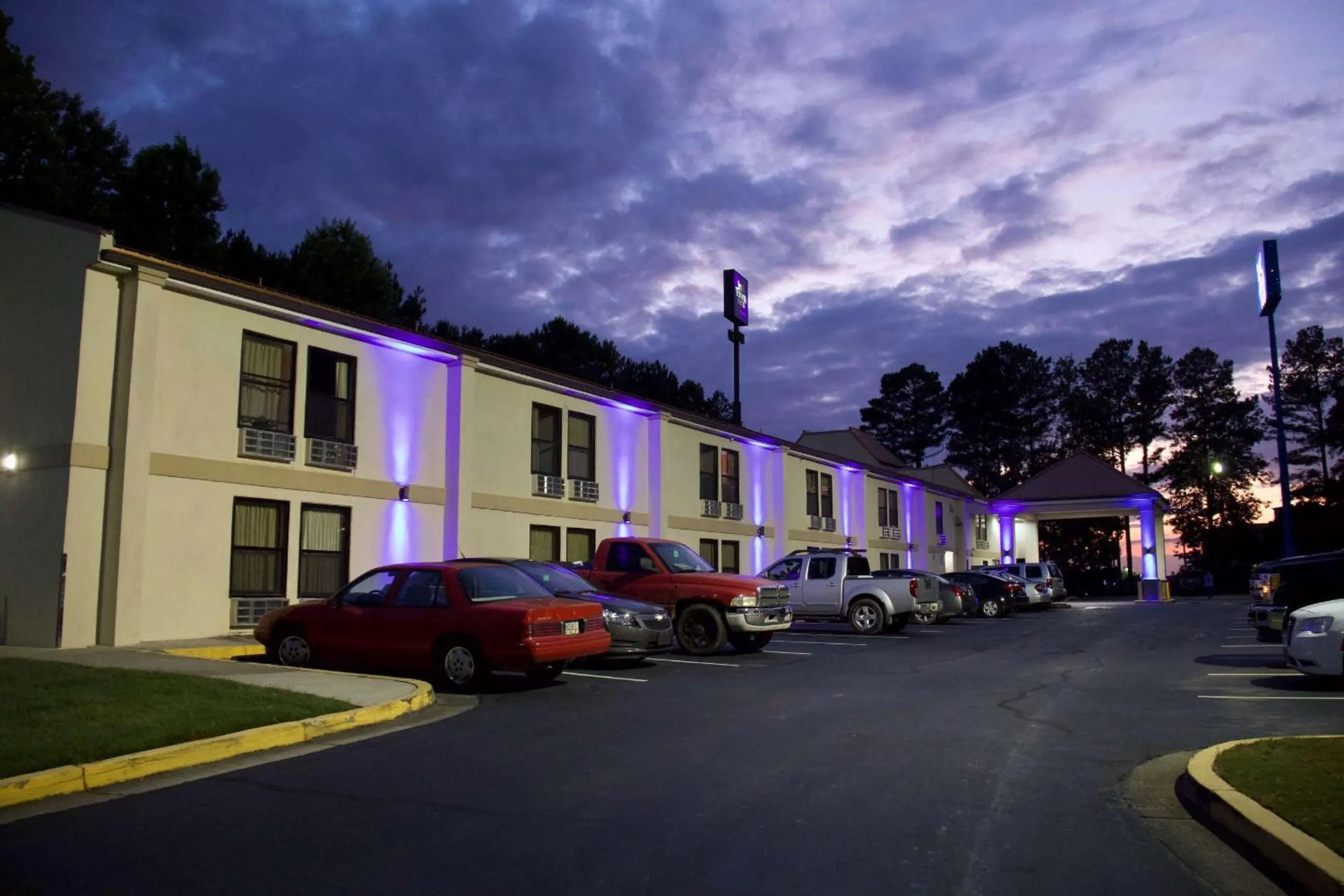 Property building in Motel 6-Suwanee, GA - Gwinnett Center