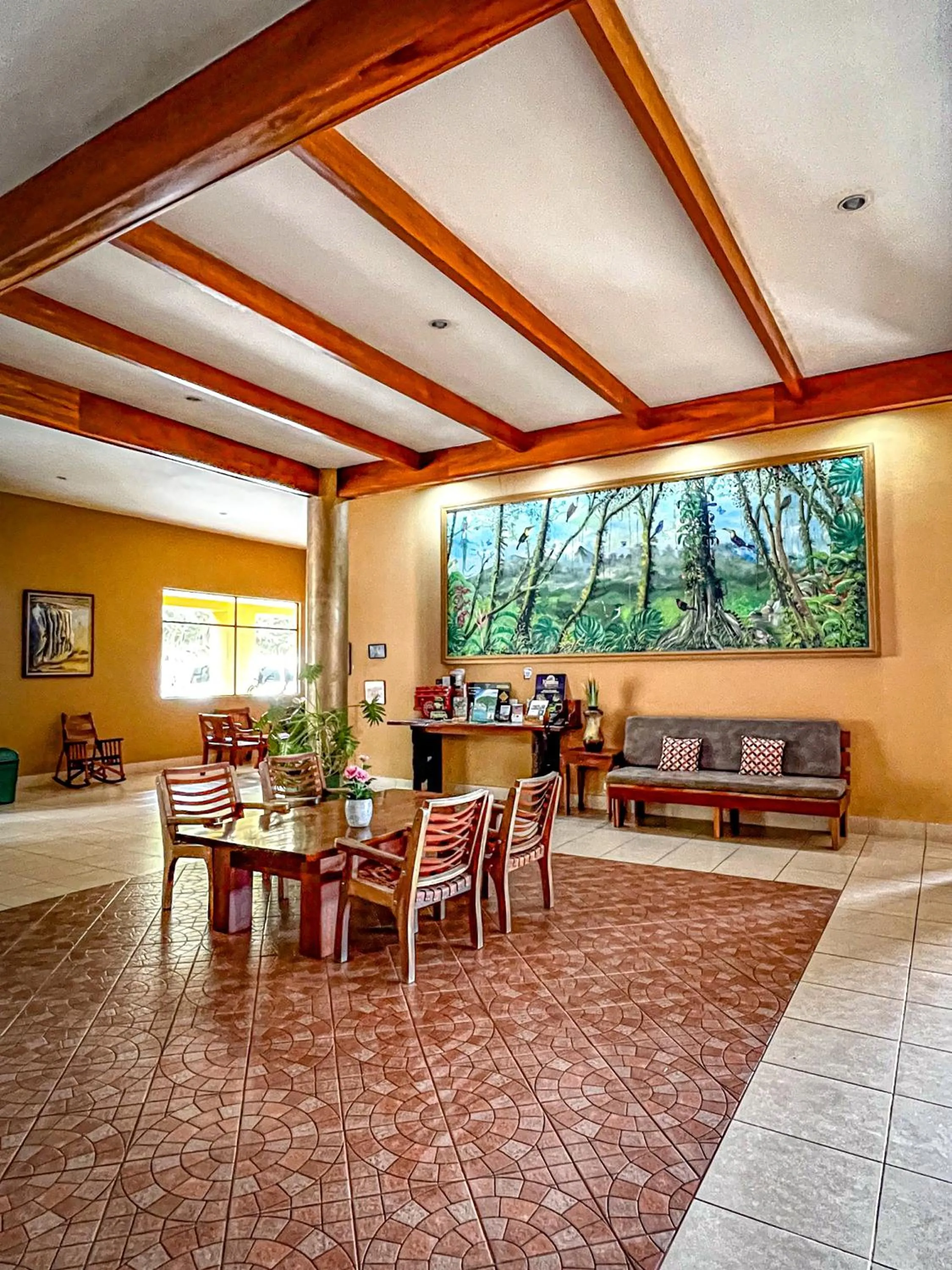 Lobby or reception in Hotel Montaña Monteverde