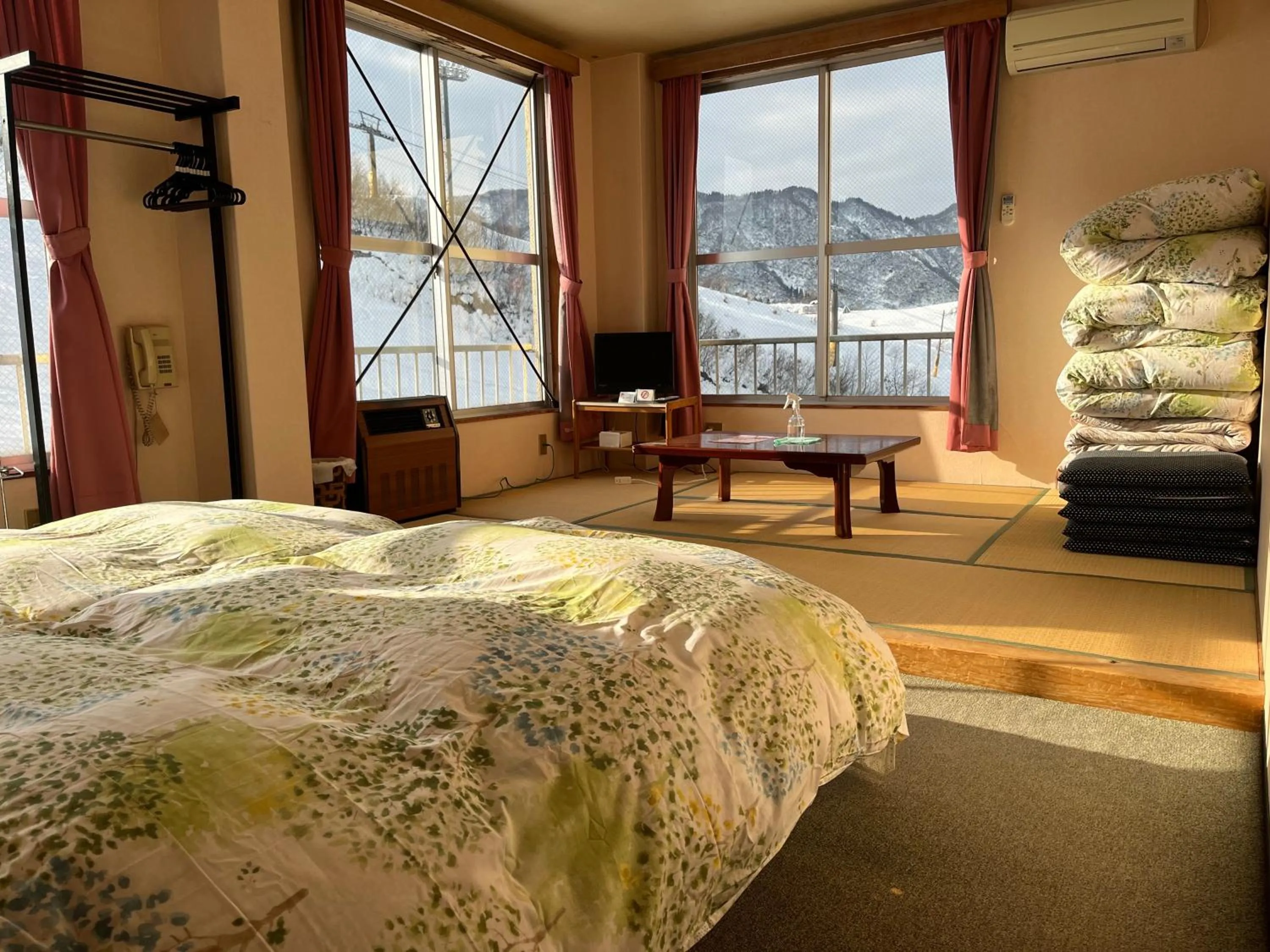 Mountain view, Bed in Ishiuchi Ski Center