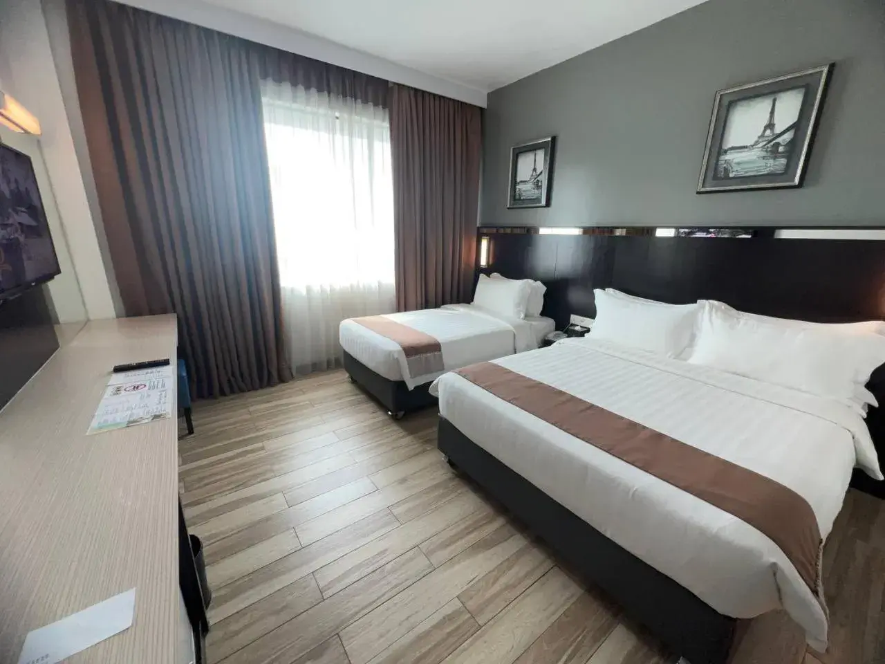 Deluxe Triple Room in Dreamtel Kota Kinabalu Deluxe Triple Room in Dreamtel Kota Kinabalu