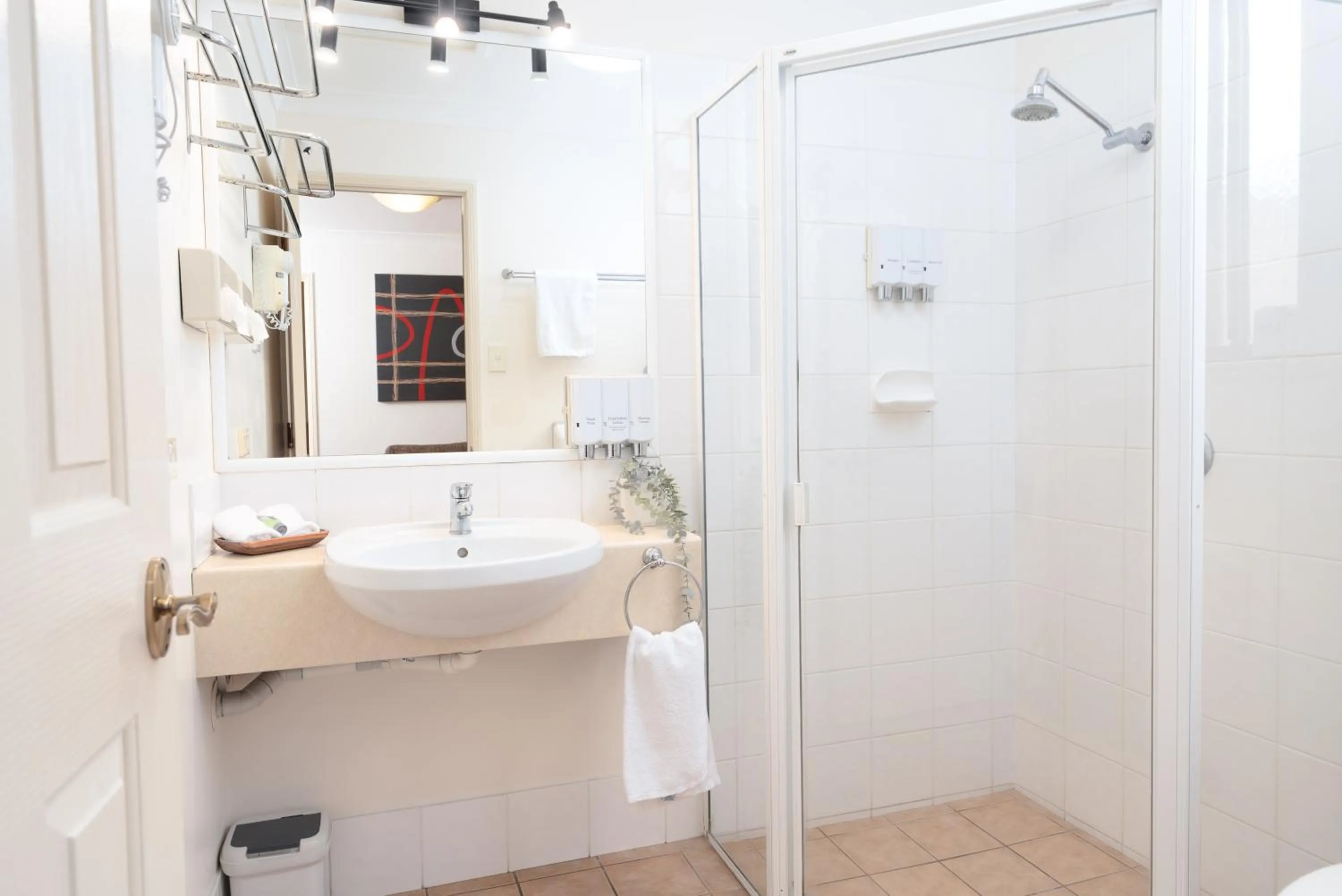 Shower in Best Western Tuscany on Tor Motor Inn