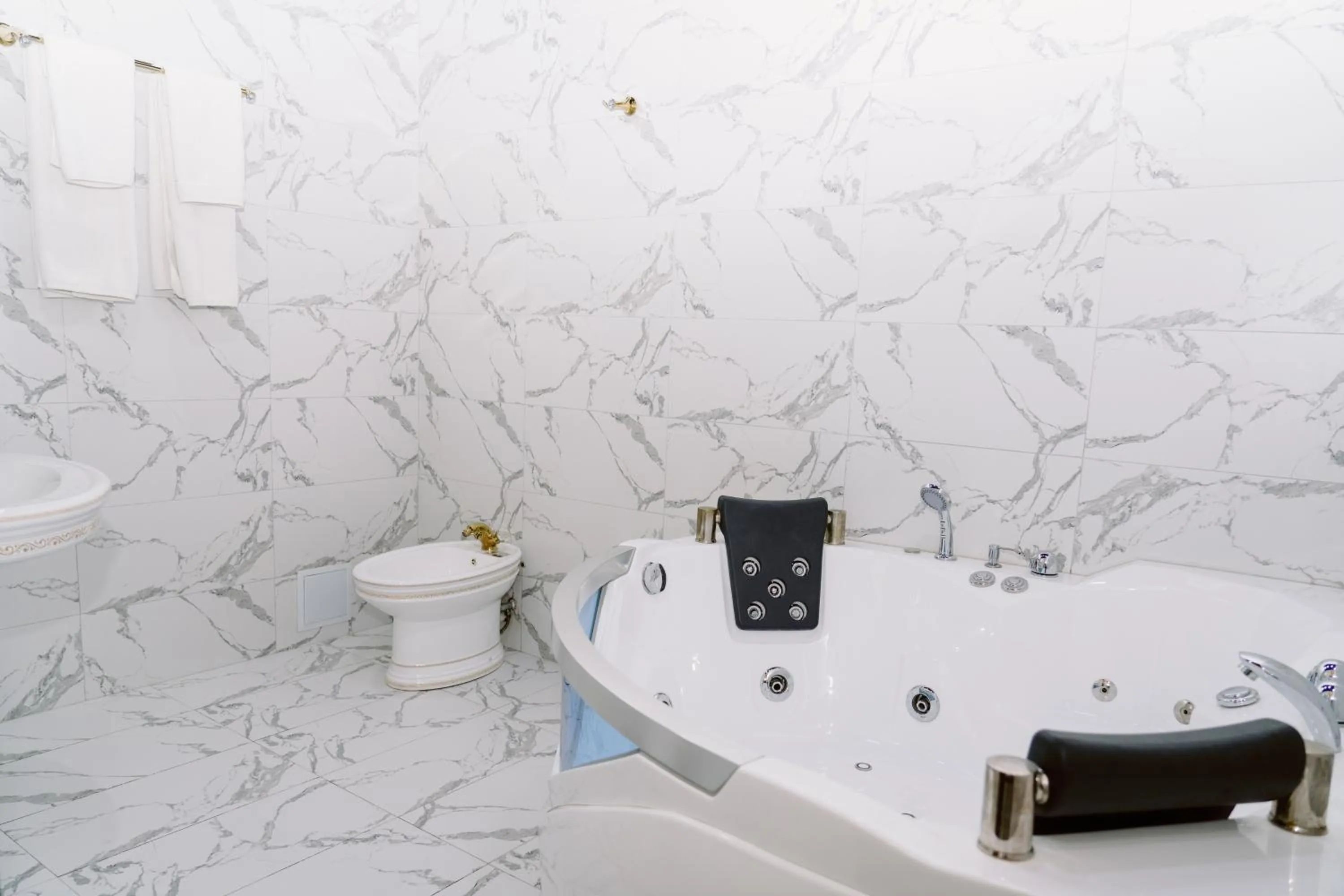 Bathroom in PGA Hotel Free Shuttle to Airport