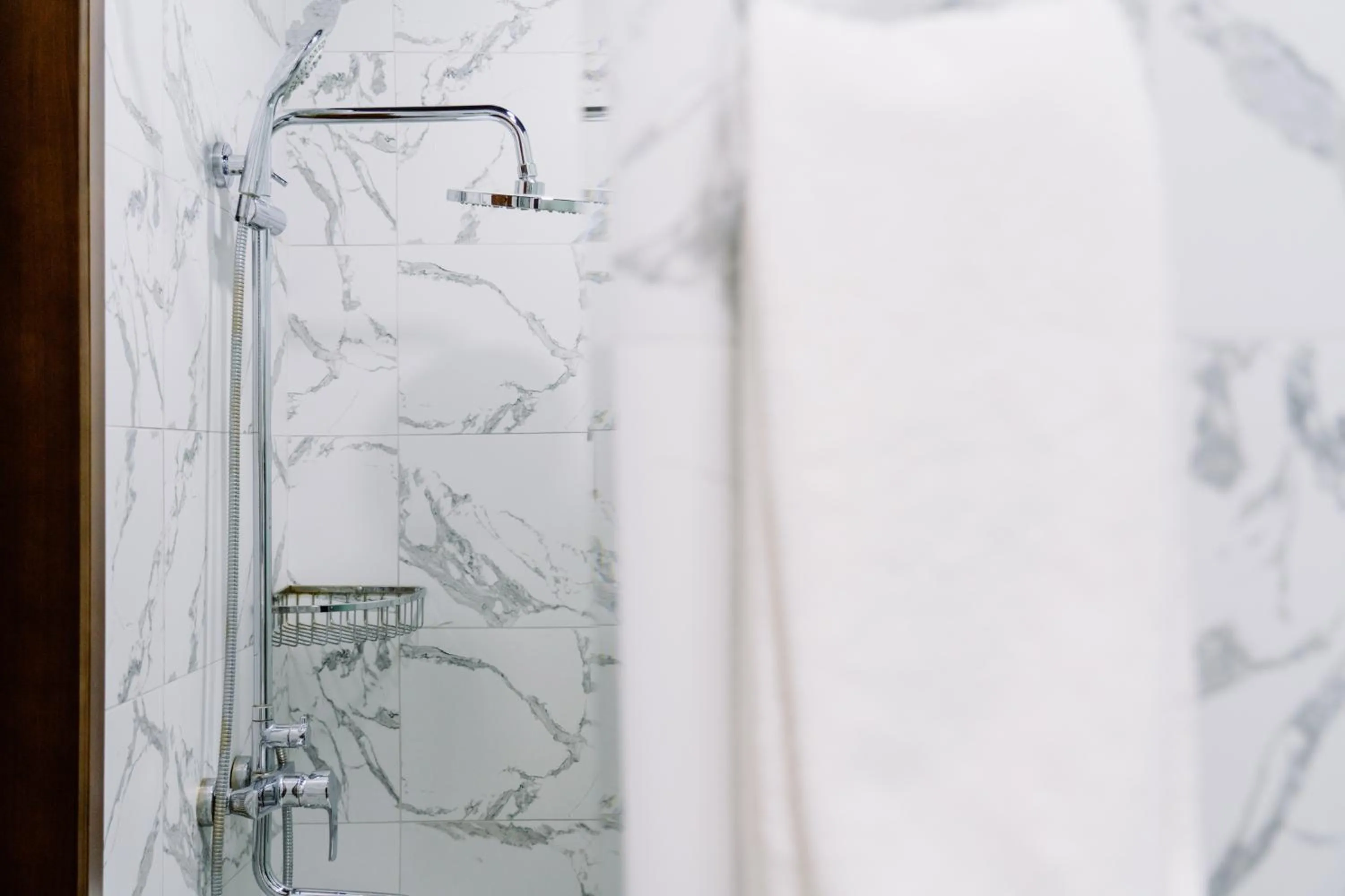 Shower in PGA Hotel Free Shuttle to Airport