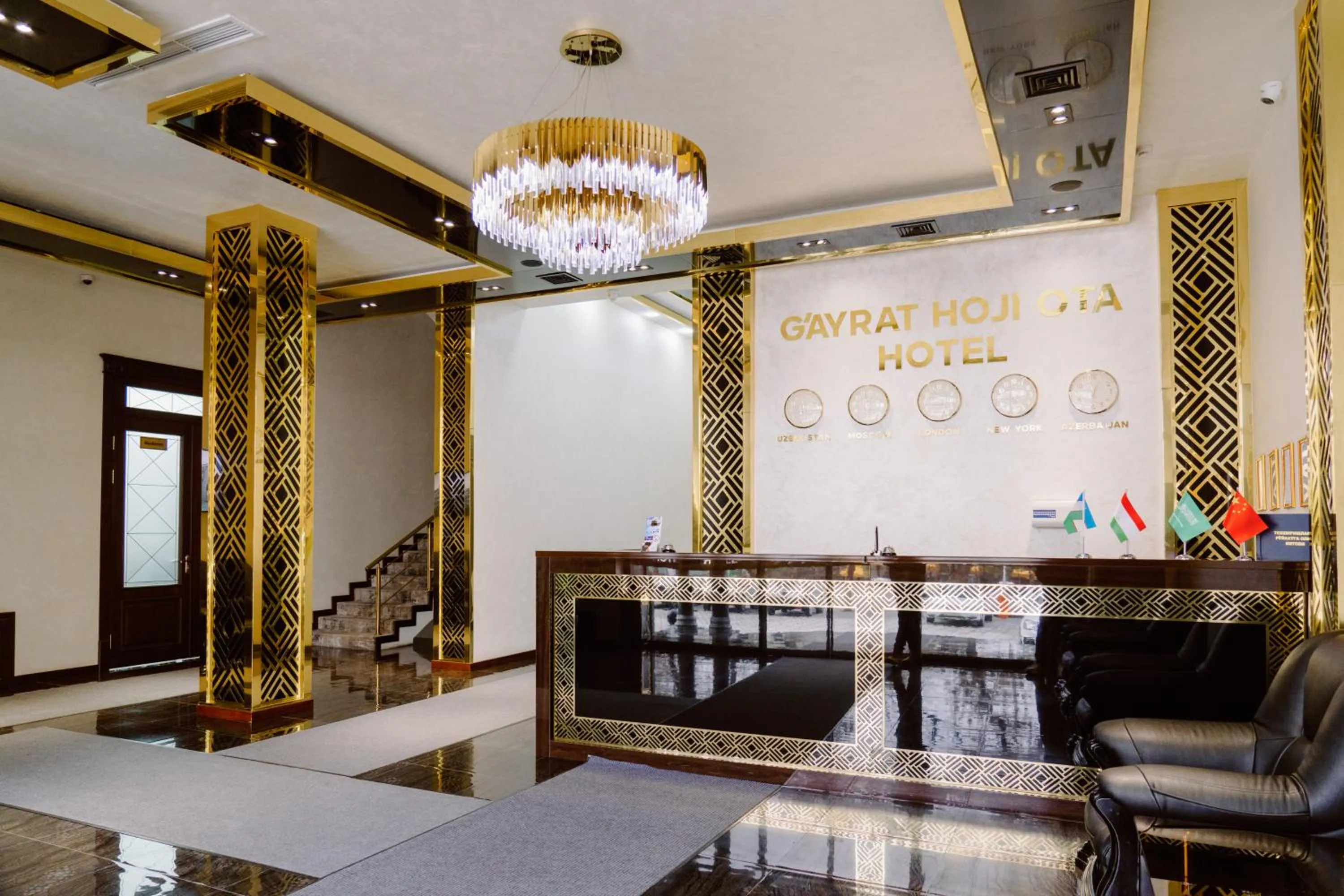 Seating area in PGA Hotel Free Shuttle to Airport