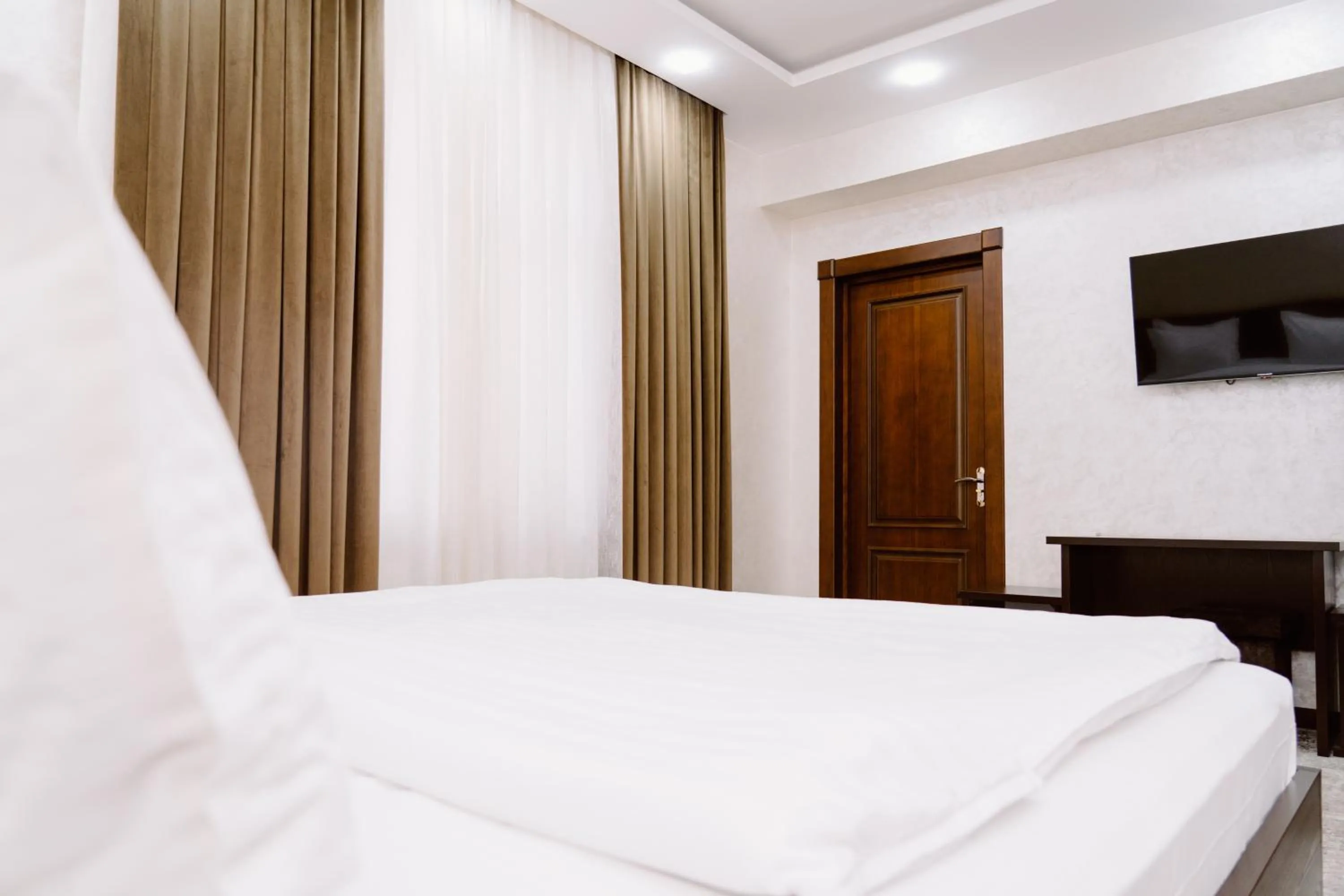 Bedroom, Bed in PGA Hotel Free Shuttle to Airport