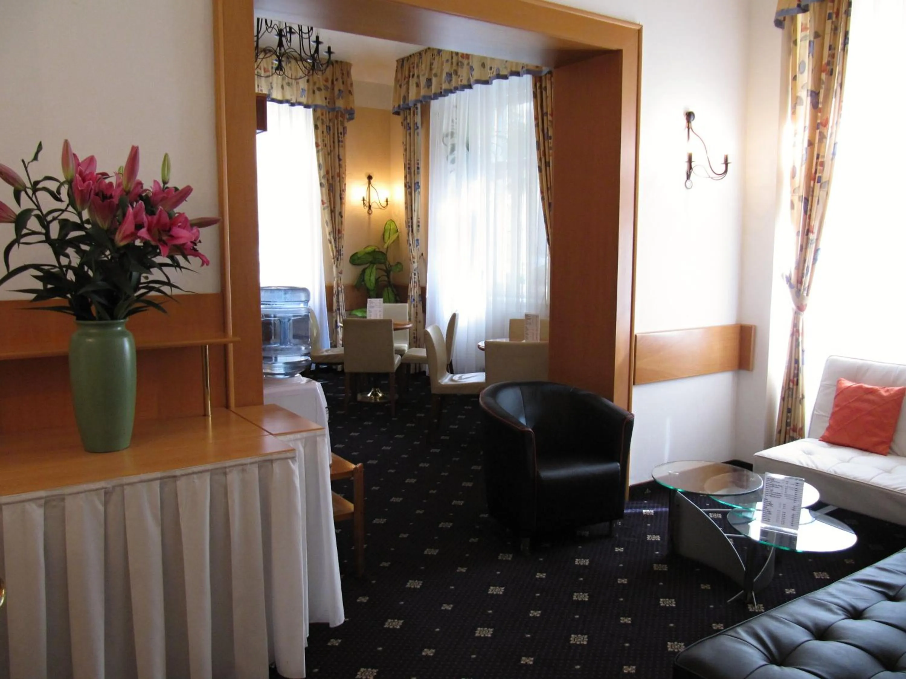 Restaurant/places to eat in Máchova