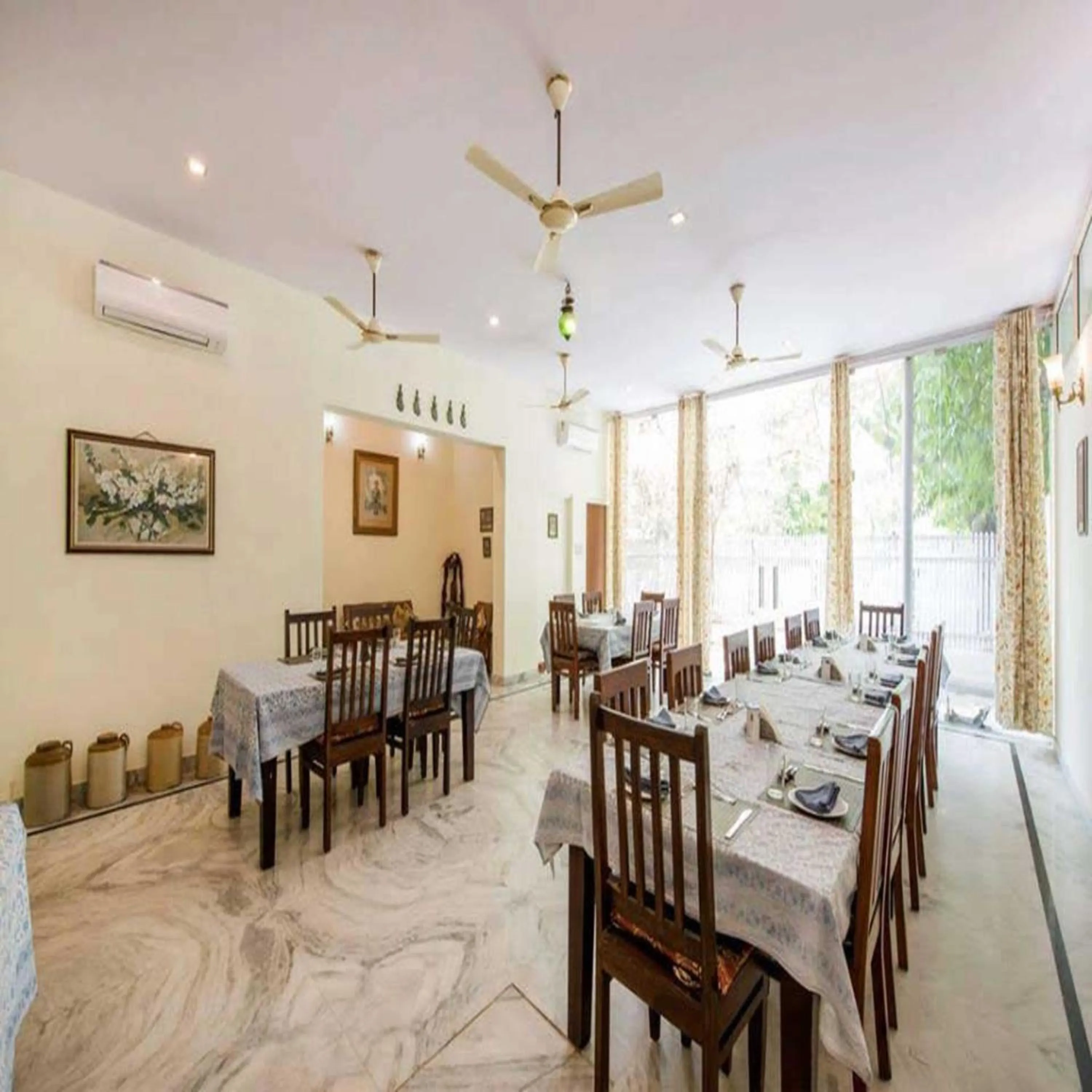 Restaurant/places to eat in Nokha House